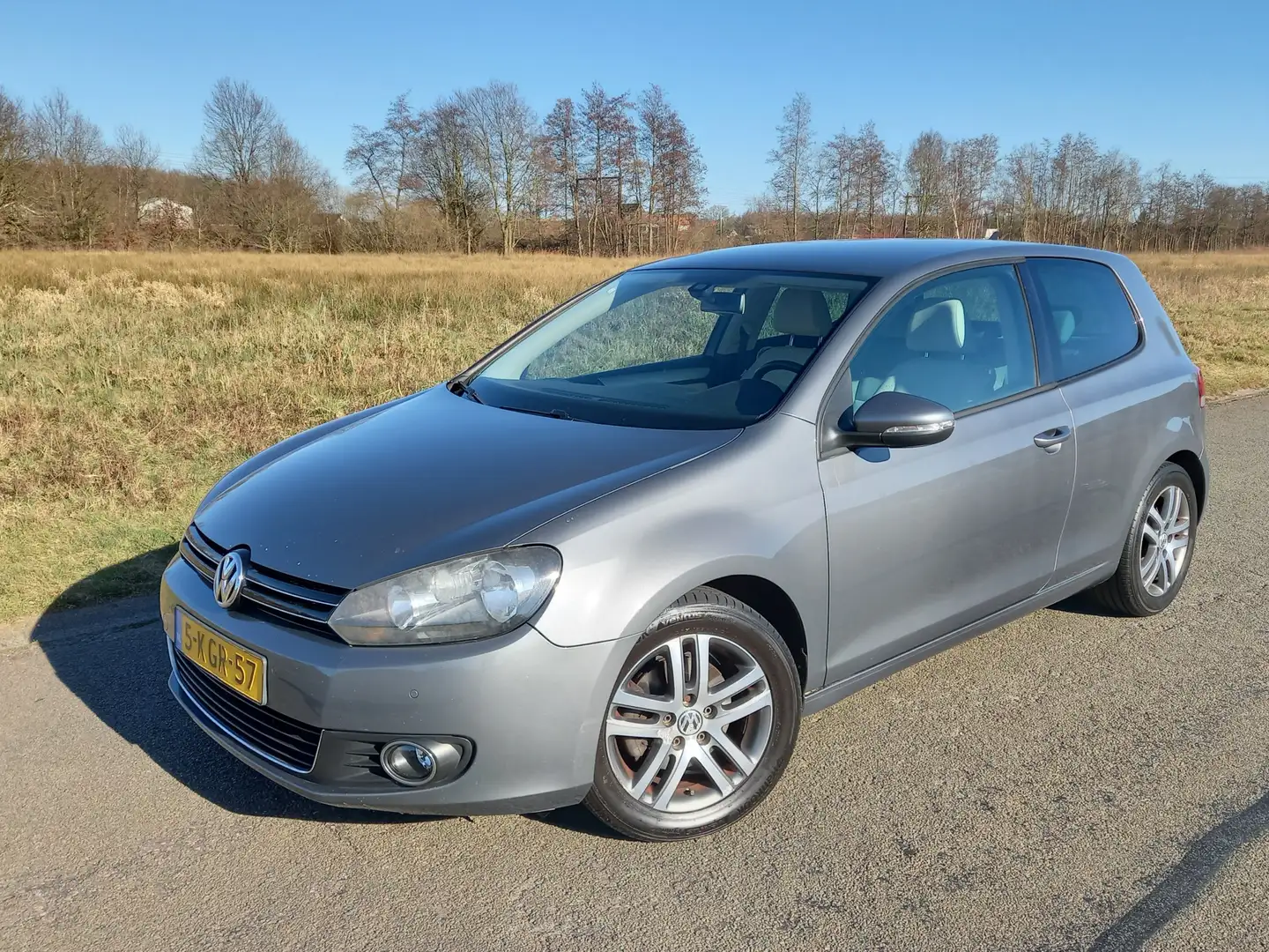 Volkswagen Golf 1.4 TSI Highline Grijs - 1