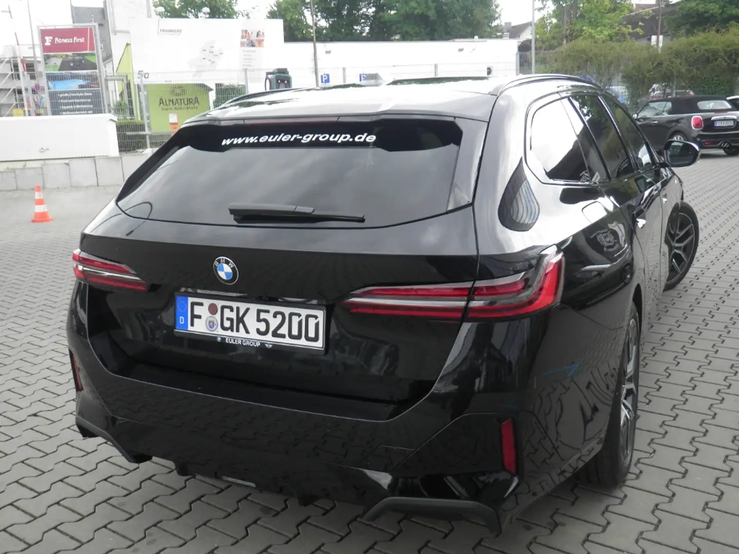 BMW 520 d xDrive Touring Sportpaket HUD StandHZG AHK-klapp Negro - 2