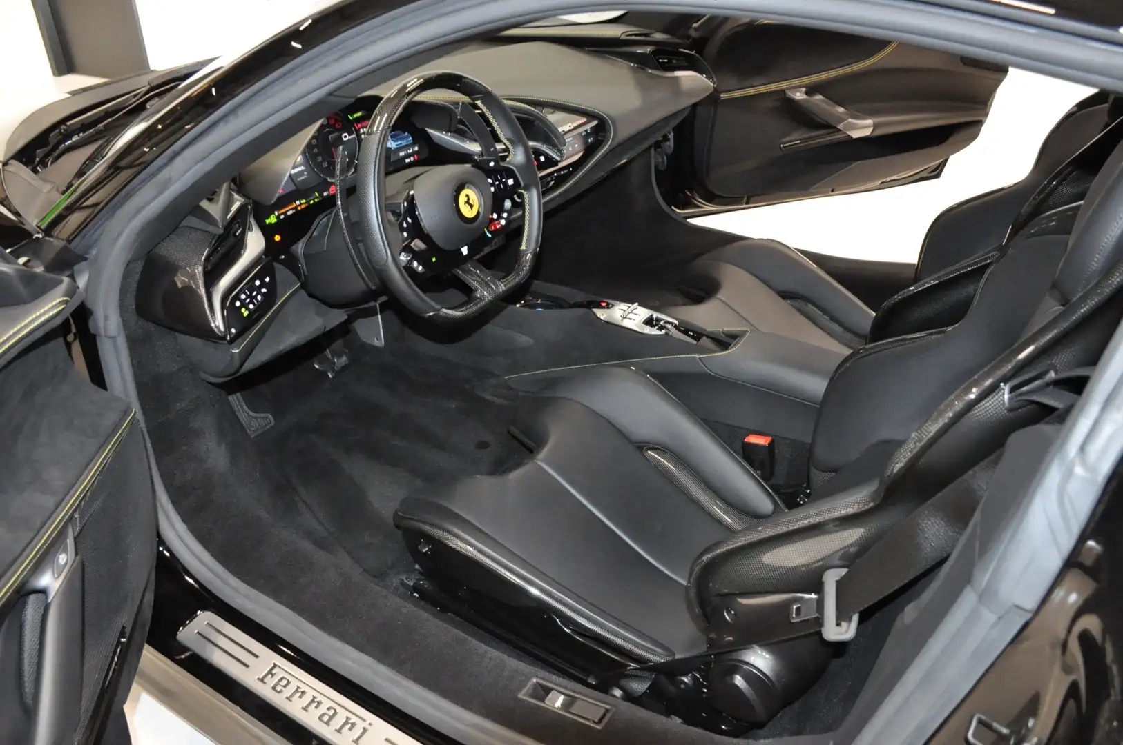 Ferrari SF90 Stradale origineel 3.006 km NL auto Zwart - 2