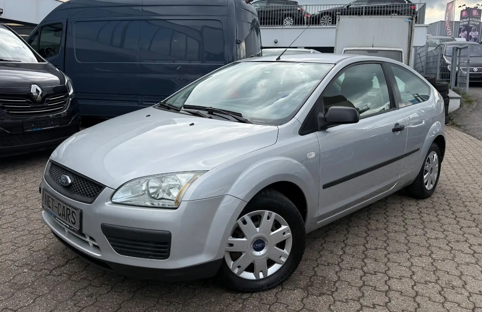 Ford Focus 1,6 Klima*NAVi*TÜV 06/27 Grau - 1