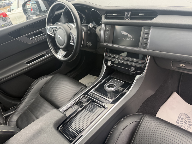 Jaguar XF XF 20d Sportbrake  Aut. R-Sport — photo 10