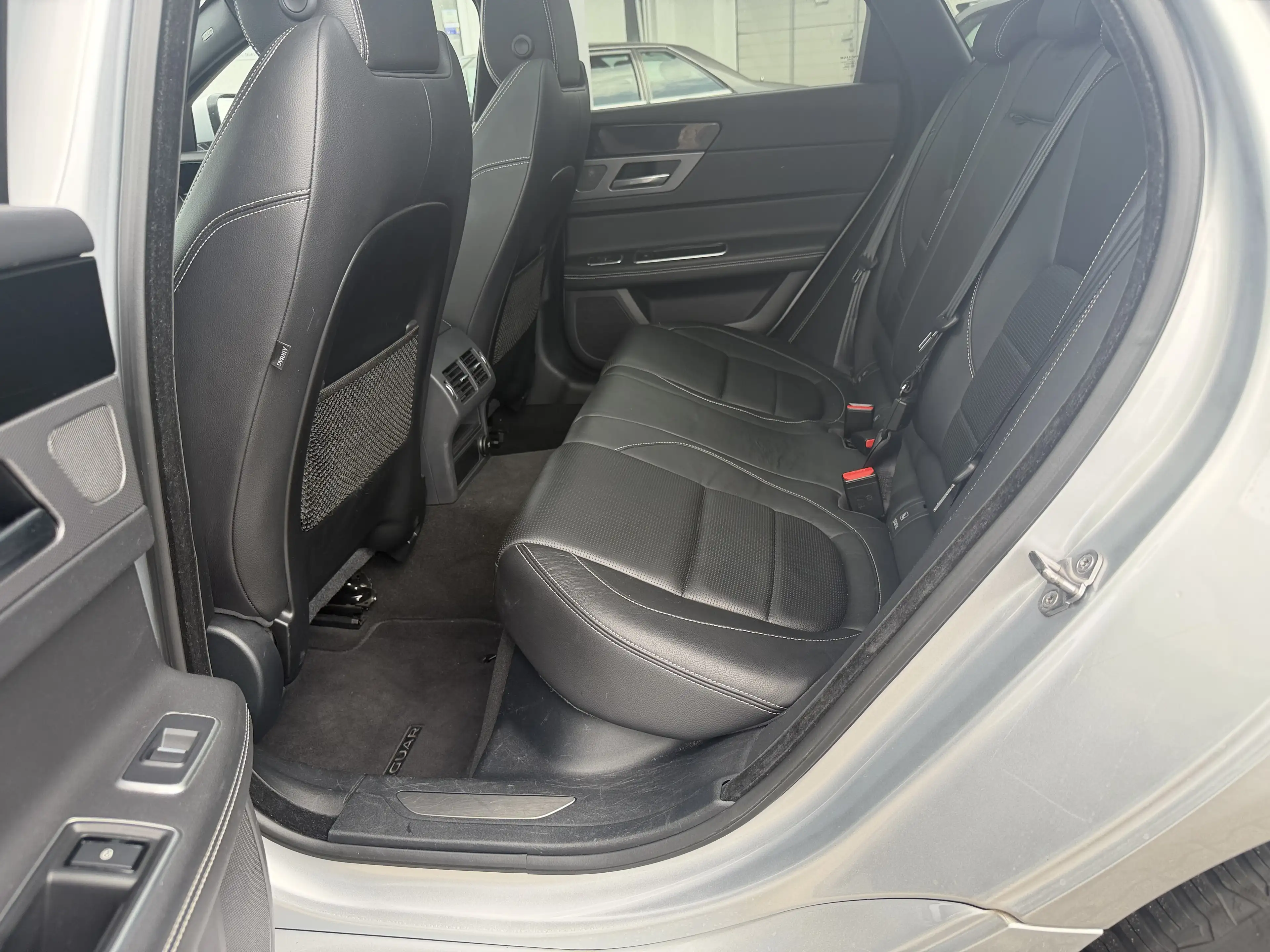 Jaguar XF XF 20d Sportbrake Aut. R-Sport — photo 15