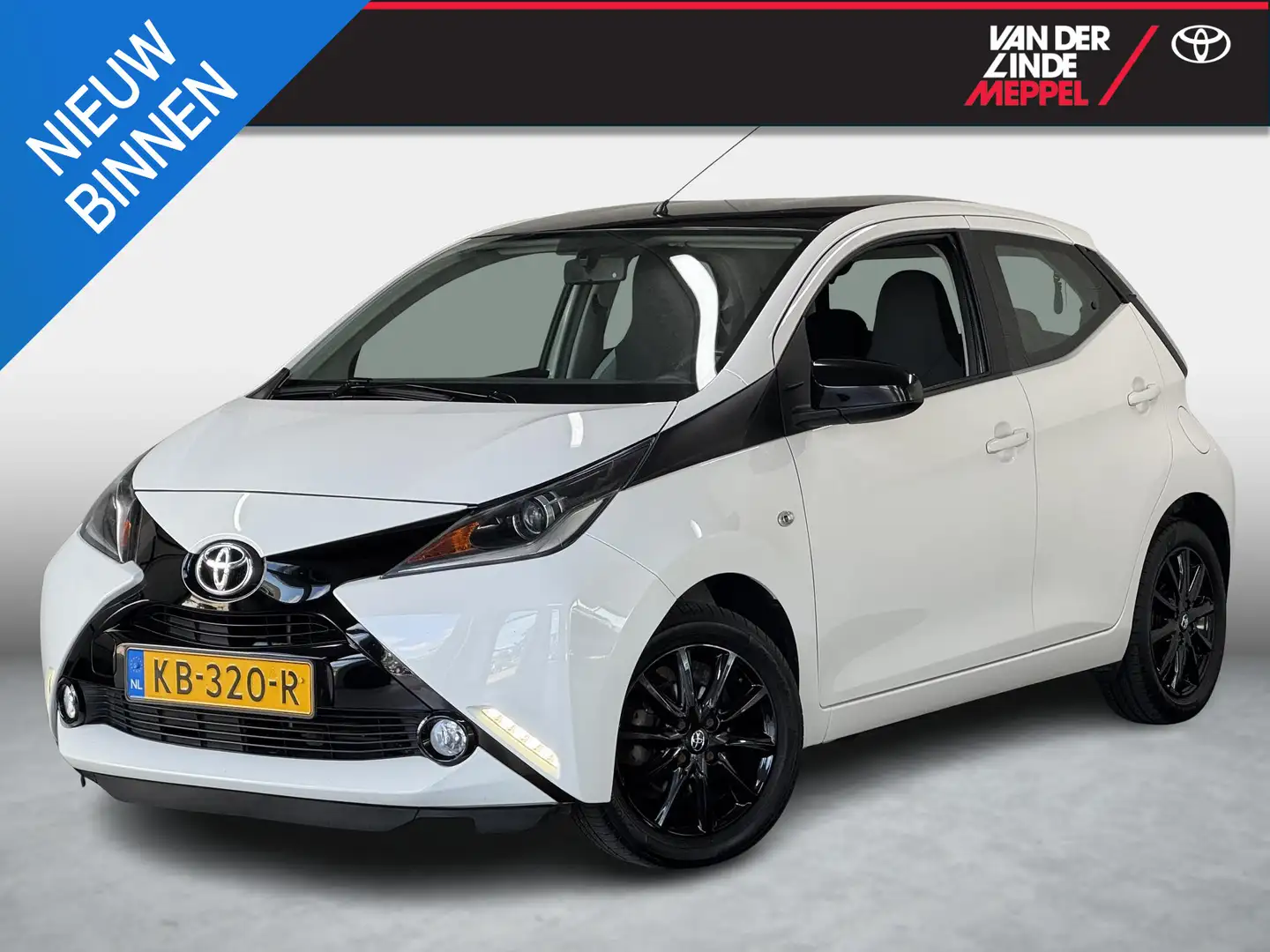 Toyota Aygo 1.0 VVT-i X-Play Camera LM Velgen Bi-tone Wit - 1