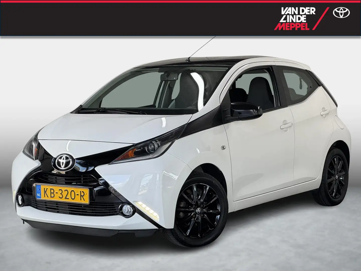 Toyota Aygo 1.0 VVT-i X-Play Camera LM Velgen Bi-tone Wit - 1