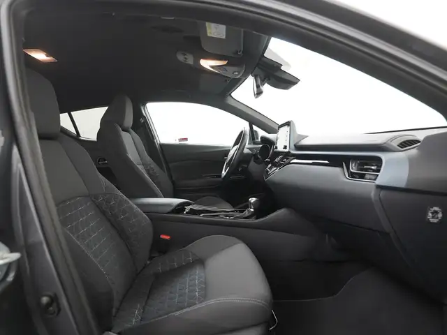 Toyota C-HR view 3