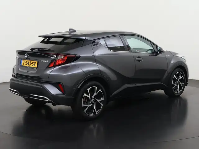 Toyota C-HR view 4