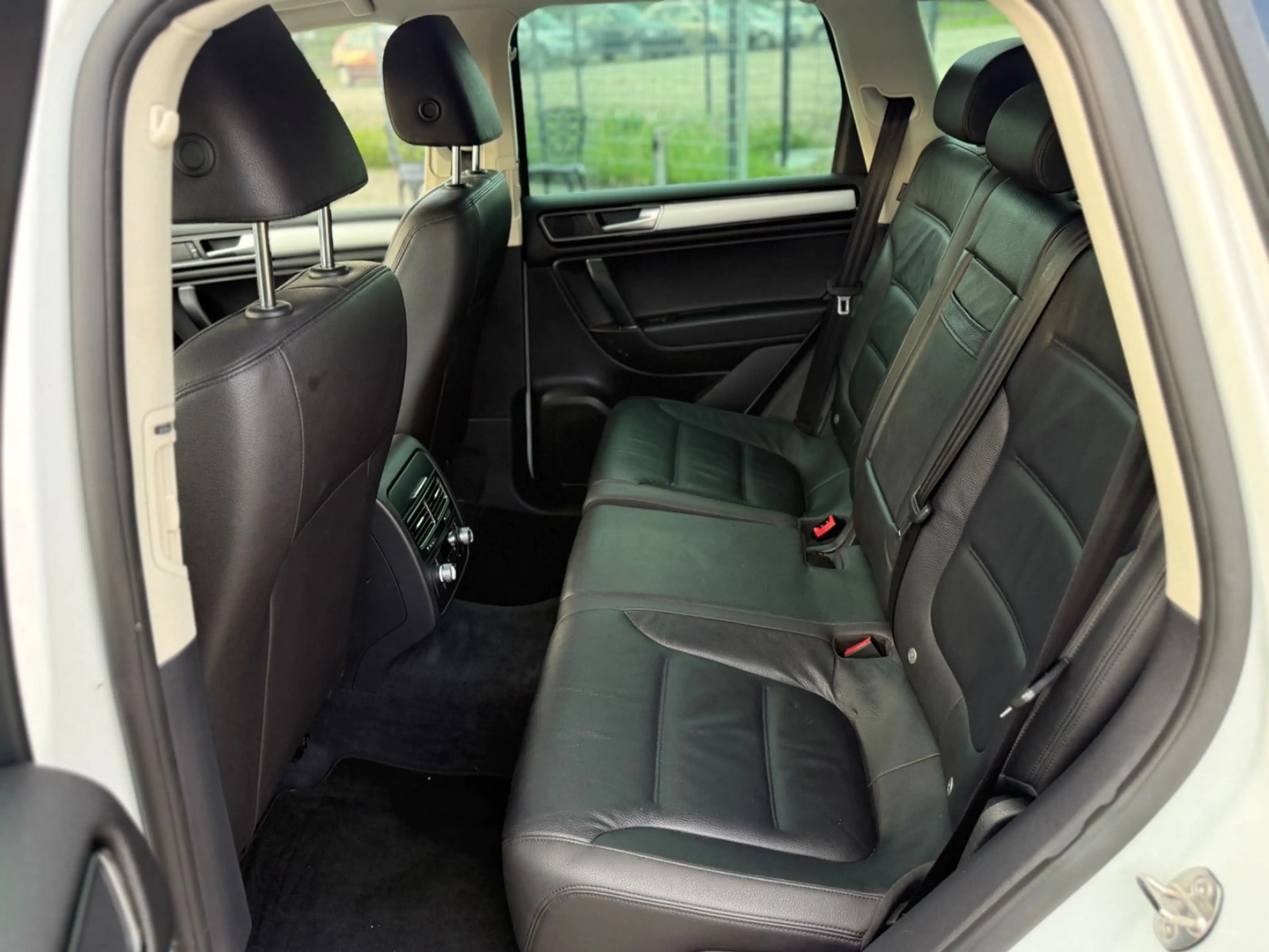 Volkswagen Touareg V6 TDI/Allrad/AHK/Leder/Navi/Xenon/SHZ — photo 14