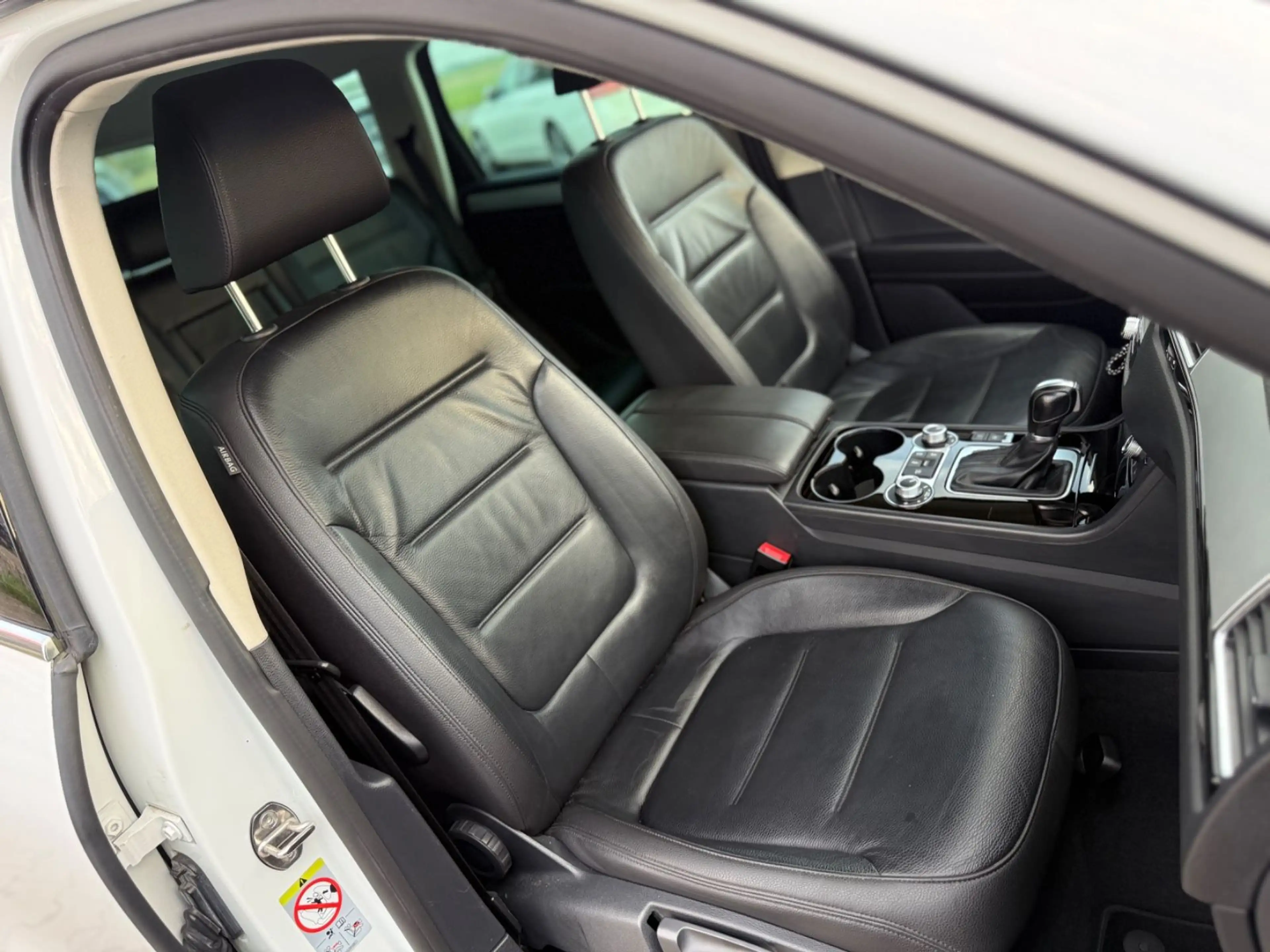 Volkswagen Touareg V6 TDI/Allrad/AHK/Leder/Navi/Xenon/SHZ — photo 13