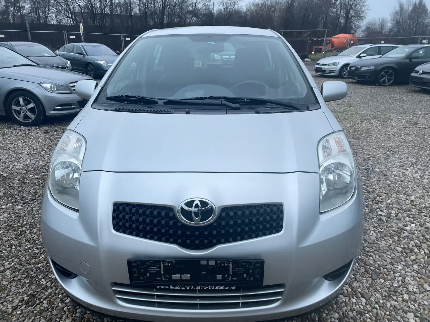 Toyota Yaris NEU PICKERL 11/2026+4MONAT Grau - 2