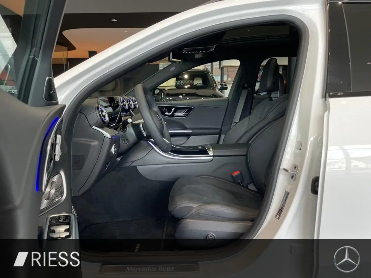 Mercedes-Benz C 300 de T 4M AMG+PANO+AHK+DISTR+KEYL+DIGI LIGHT Weiß - 2