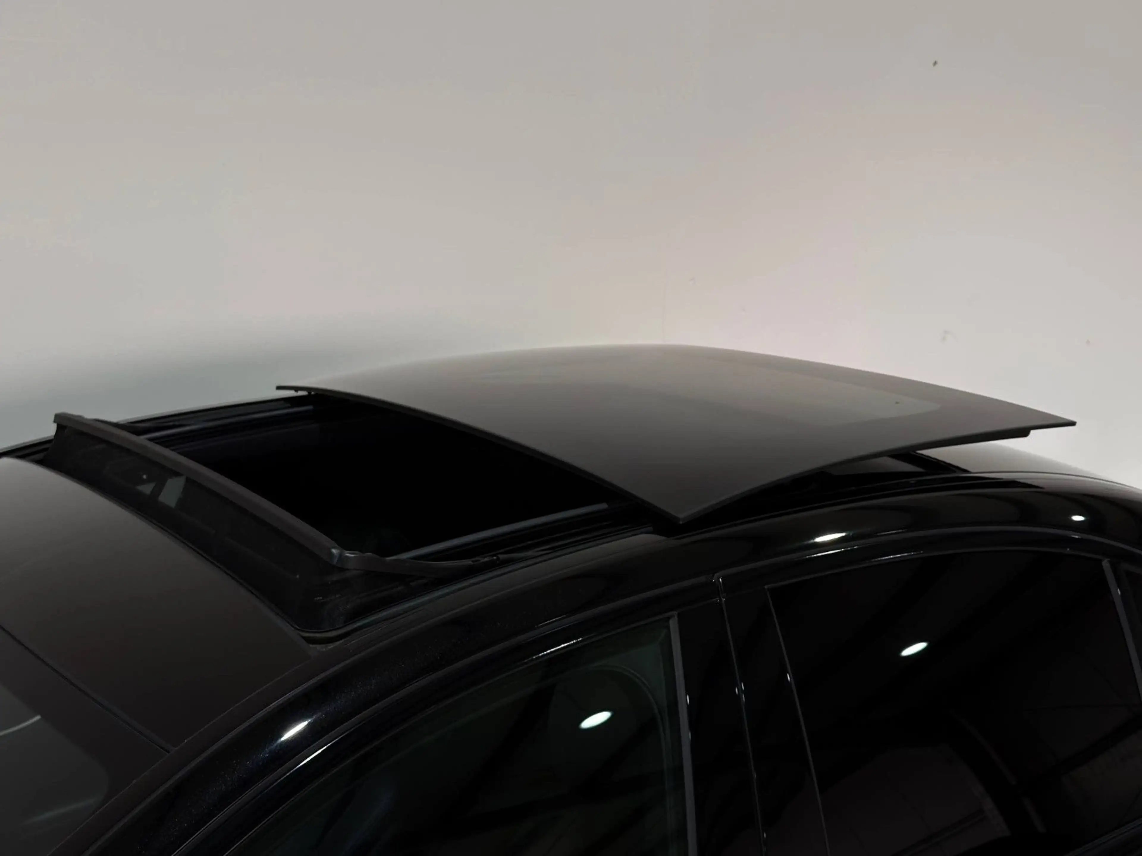 Mercedes-Benz E 220 d Lim*AMG-LINE*PANO*HuD*360°*LED*WIDE* — photo 12