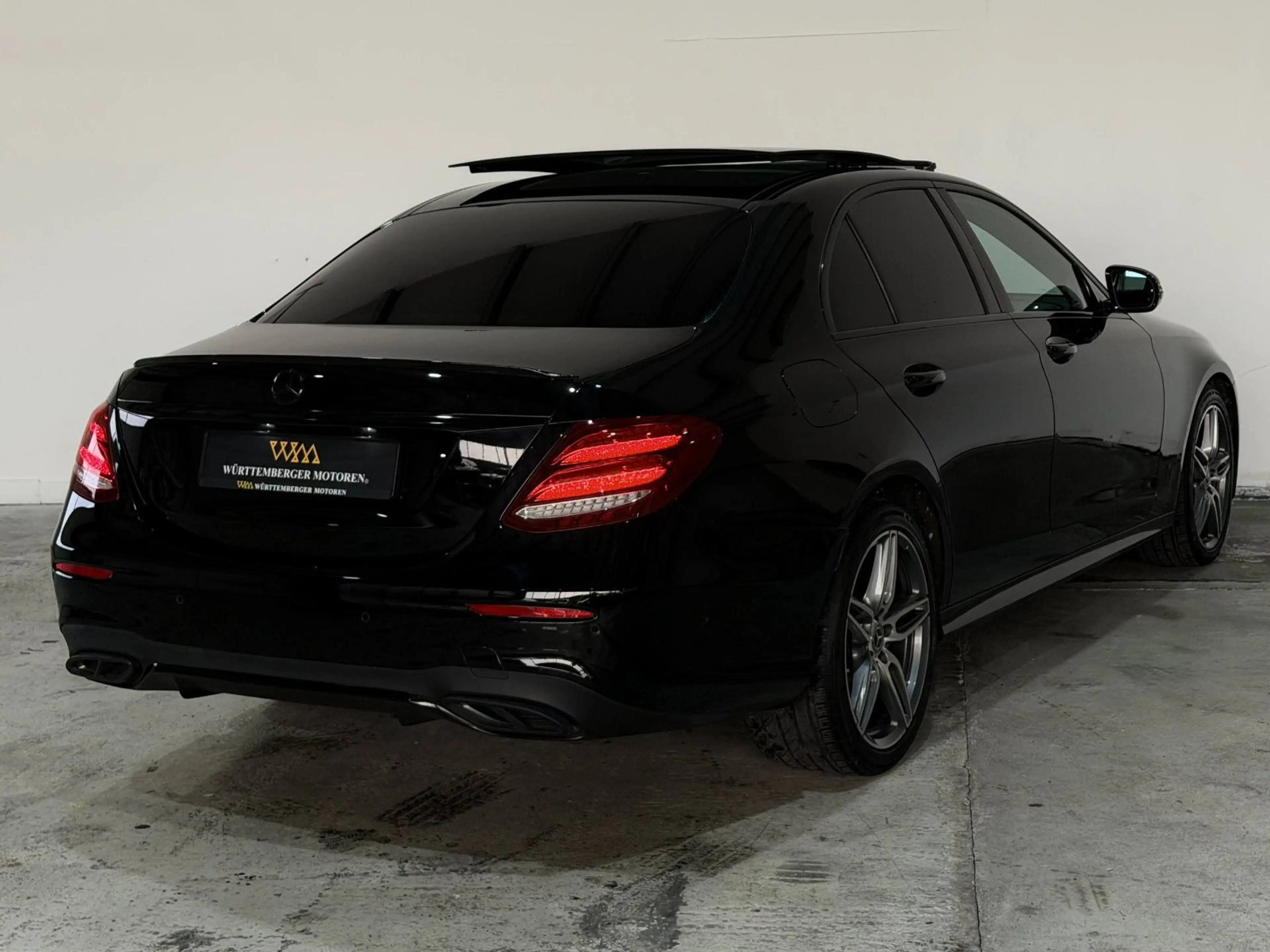 Mercedes-Benz E 220 d Lim*AMG-LINE*PANO*HuD*360°*LED*WIDE* — photo 5