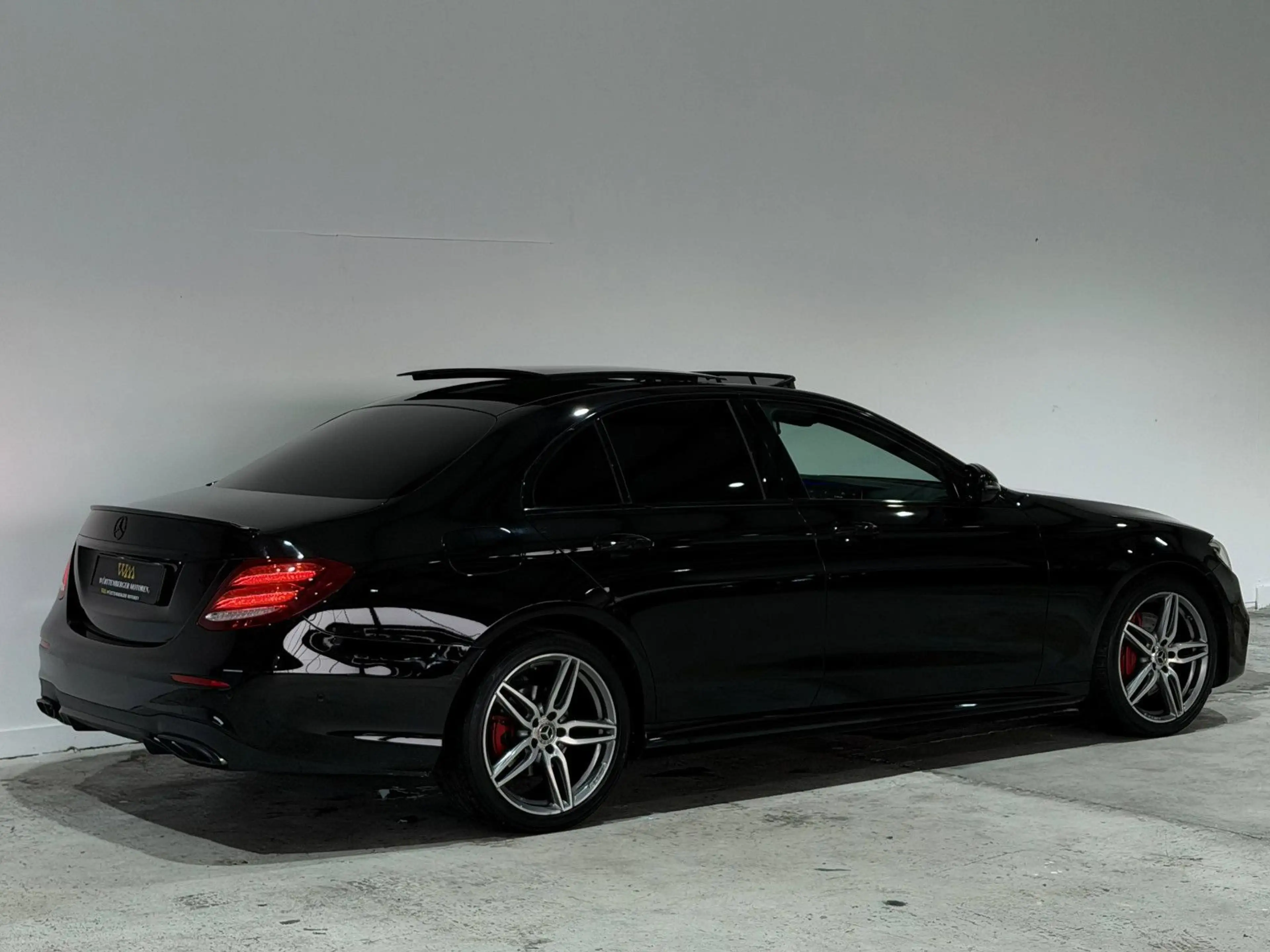 Mercedes-Benz E 220 d Lim*AMG-LINE*PANO*HuD*360°*LED*WIDE* — photo 11