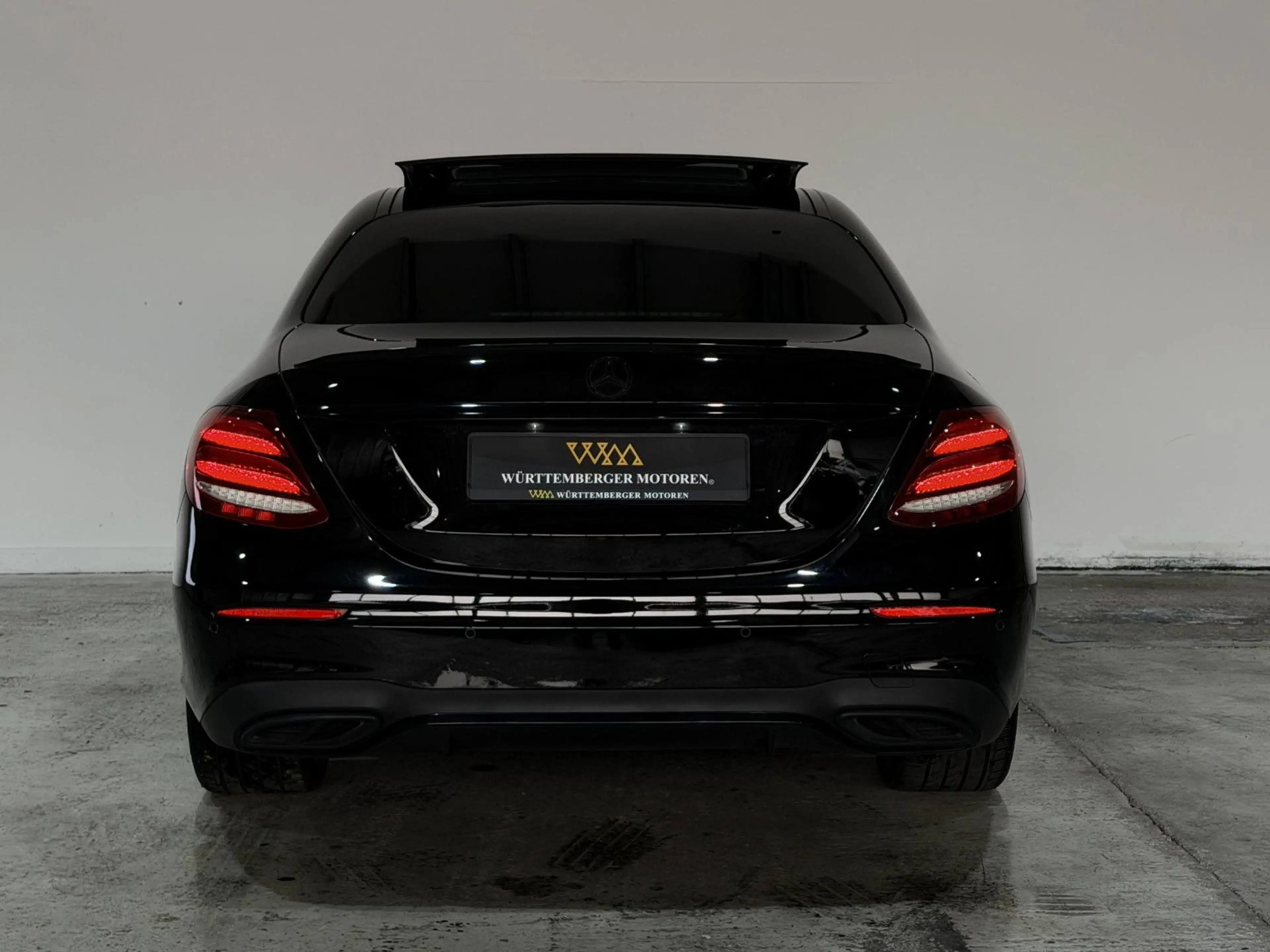 Mercedes-Benz E 220 d Lim*AMG-LINE*PANO*HuD*360°*LED*WIDE* — photo 6