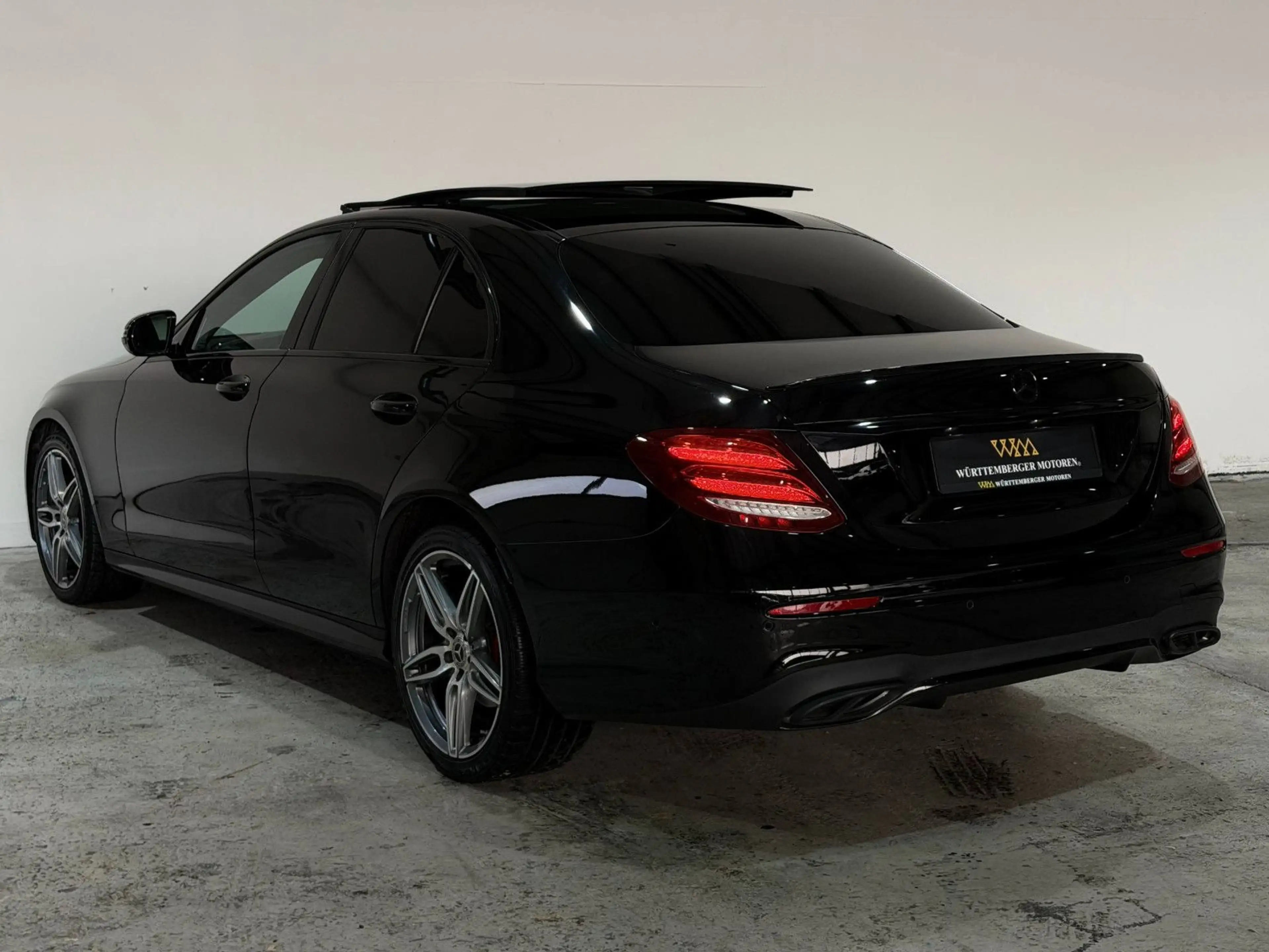 Mercedes-Benz E 220 d Lim*AMG-LINE*PANO*HuD*360°*LED*WIDE* — photo 7