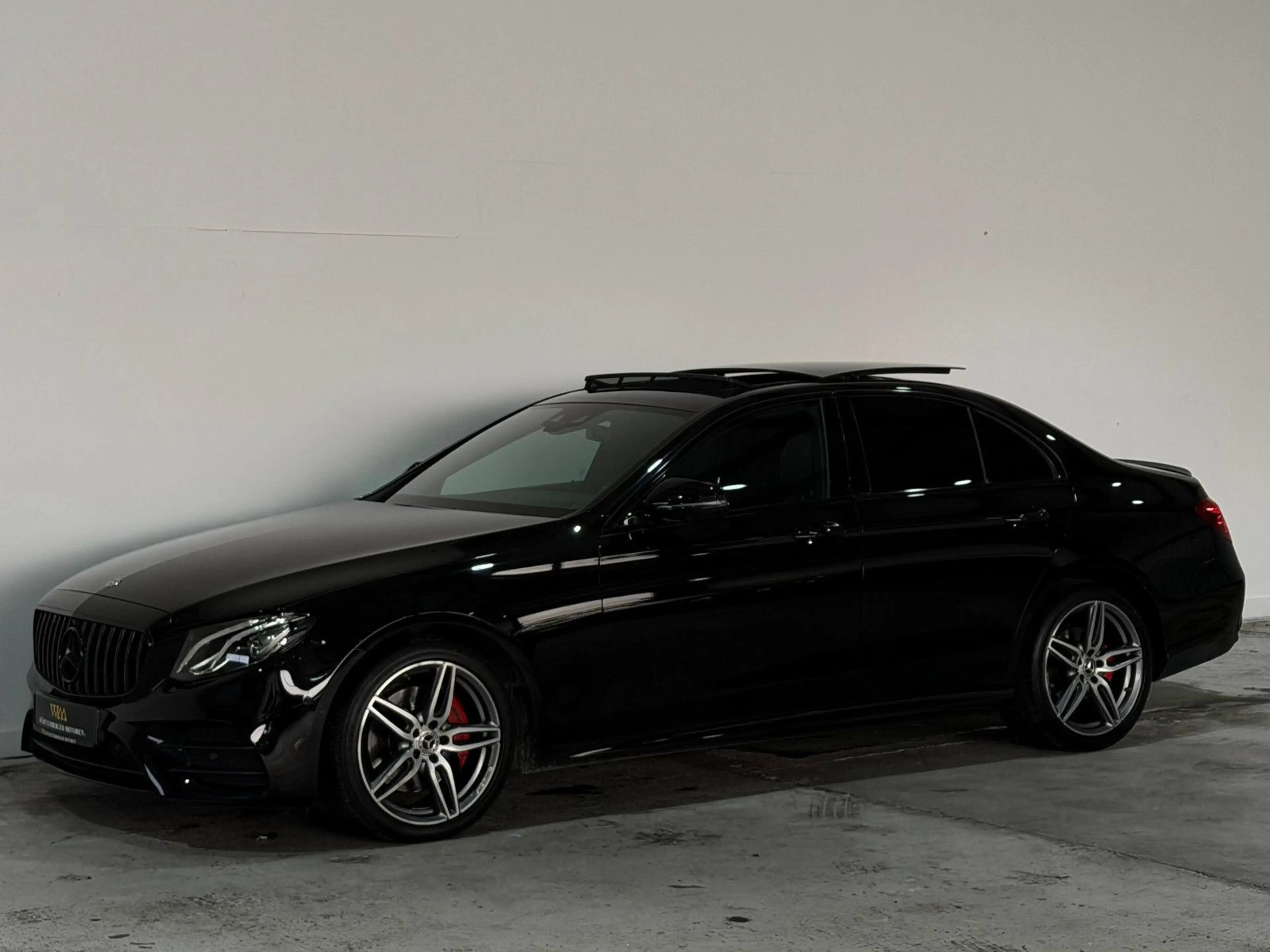 Mercedes-Benz E 220 d Lim*AMG-LINE*PANO*HuD*360°*LED*WIDE* — photo 10