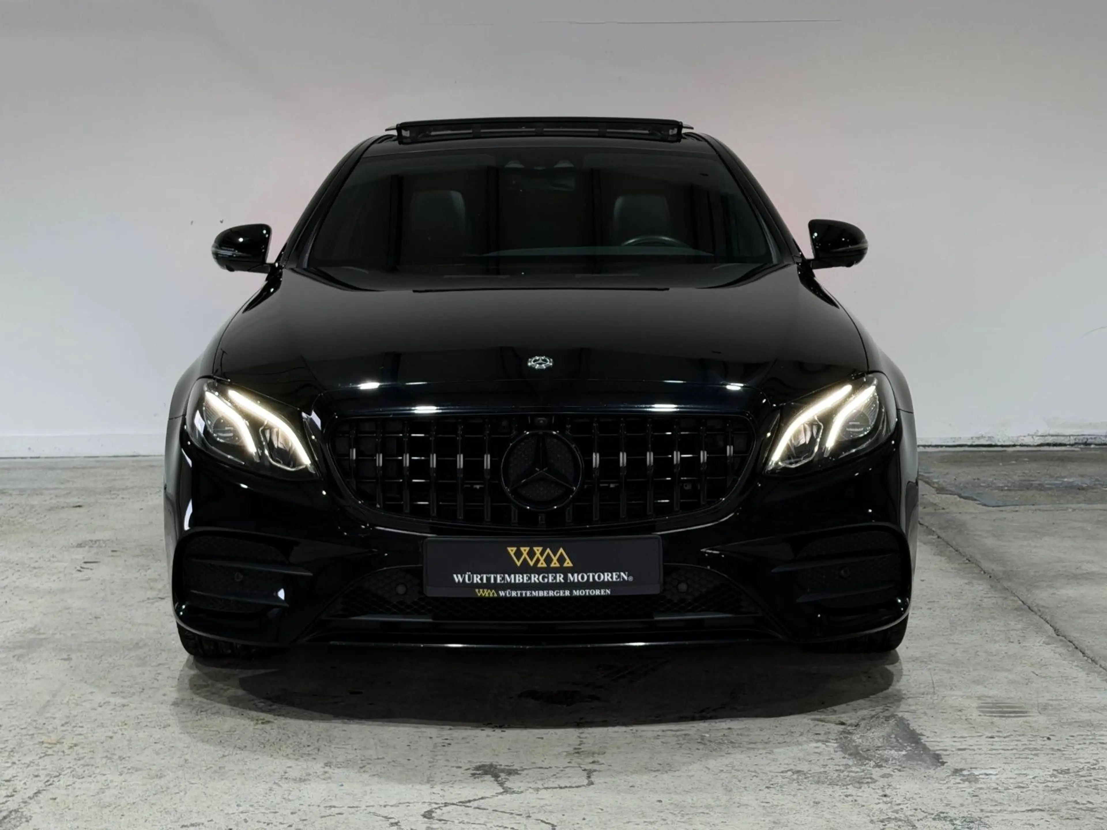 Mercedes-Benz E 220 d Lim*AMG-LINE*PANO*HuD*360°*LED*WIDE* — photo 2