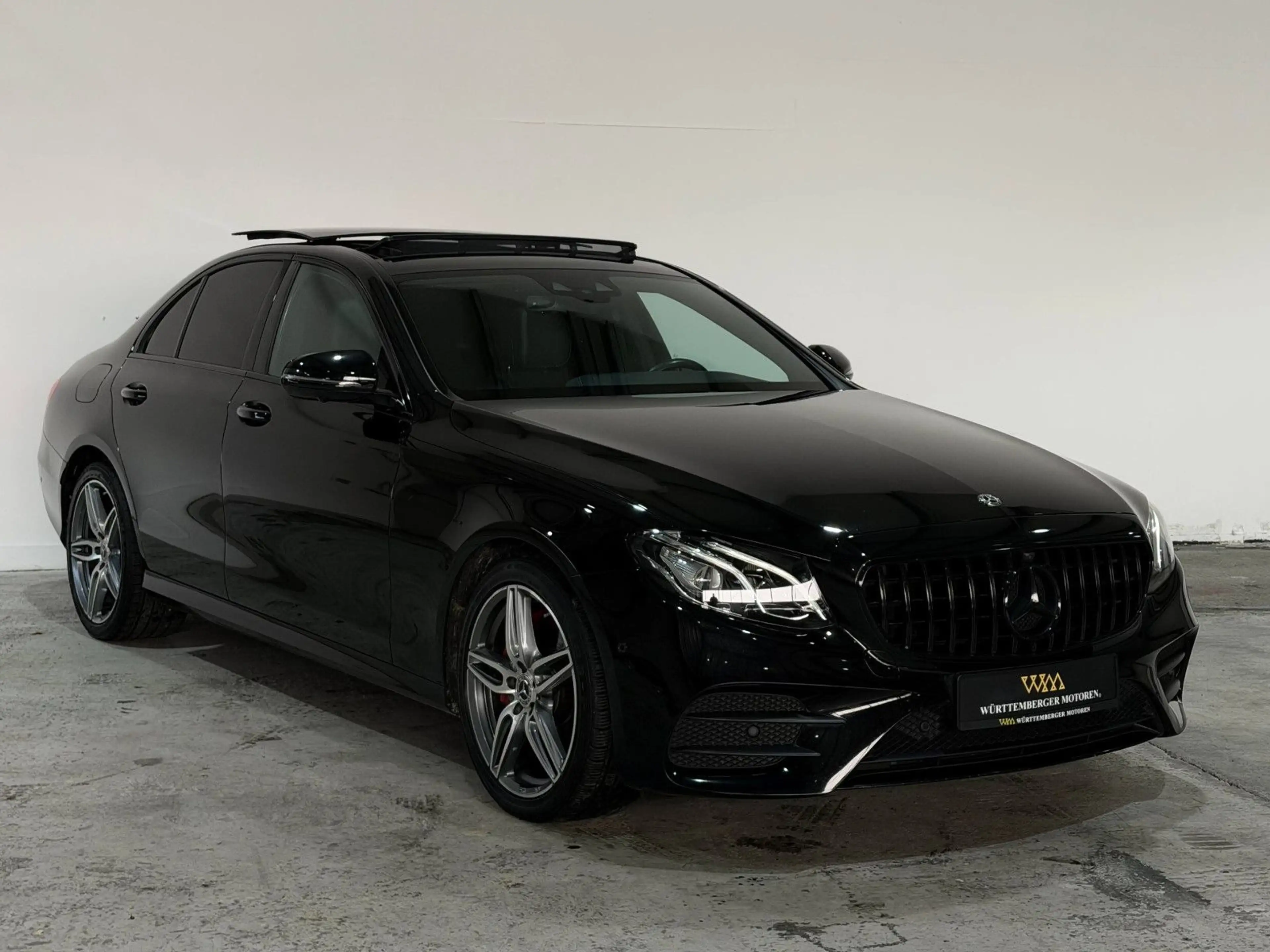 Mercedes-Benz E 220 d Lim*AMG-LINE*PANO*HuD*360°*LED*WIDE* — photo 3