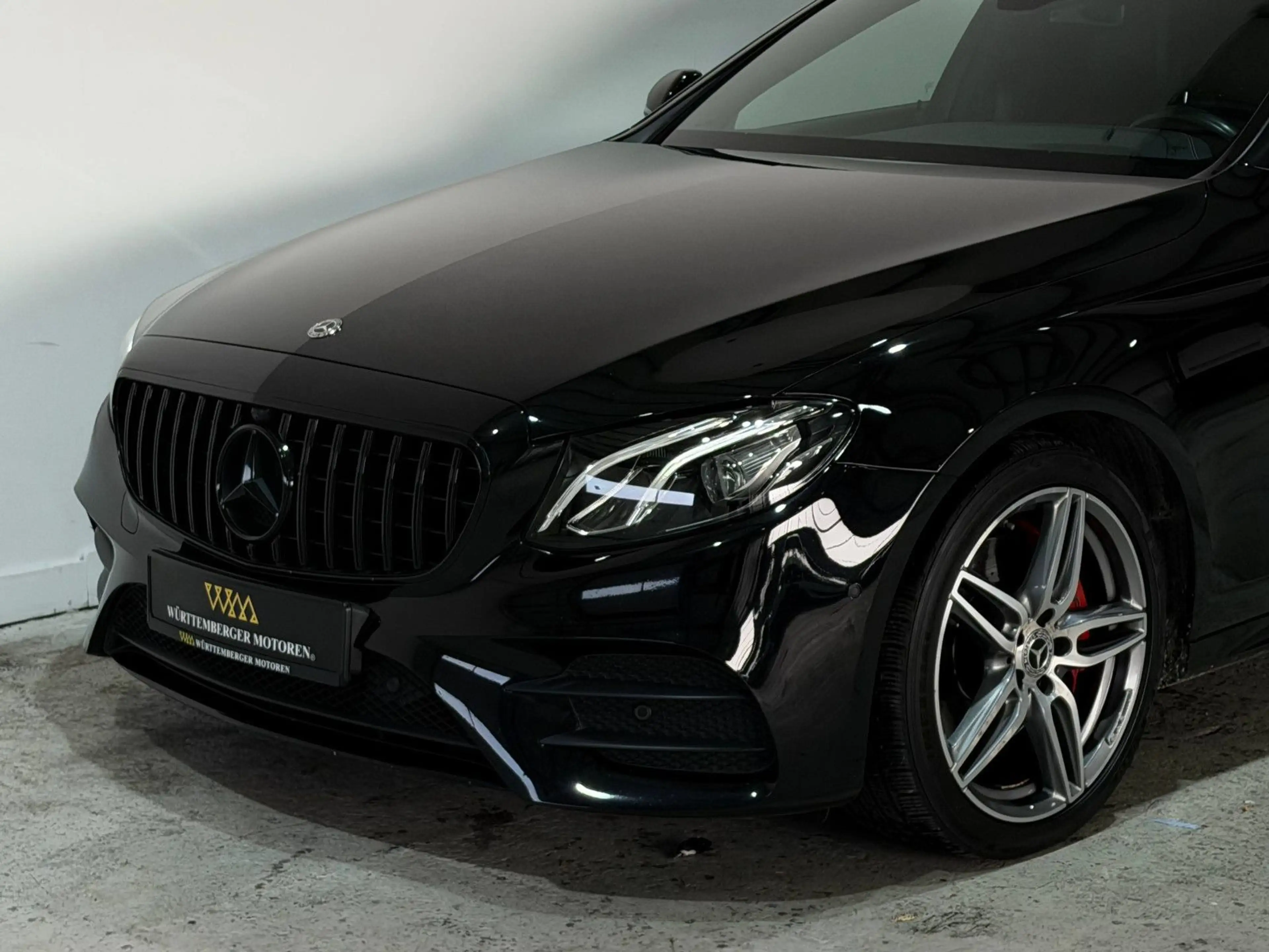 Mercedes-Benz E 220 d Lim*AMG-LINE*PANO*HuD*360°*LED*WIDE* — photo 13