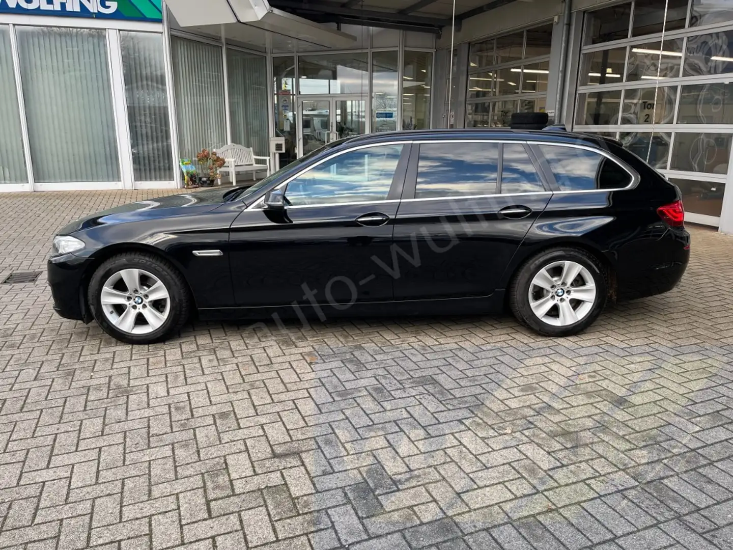 BMW 520 d Touring Navi ACC TW-Assist schw. AHK Schwarz - 2
