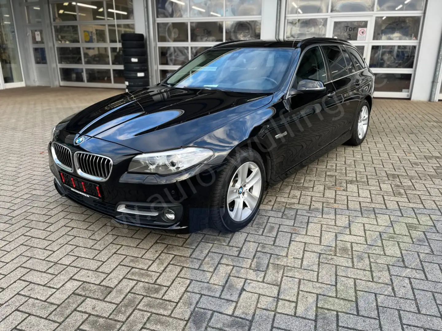BMW 520 d Touring Navi ACC TW-Assist schw. AHK Schwarz - 1