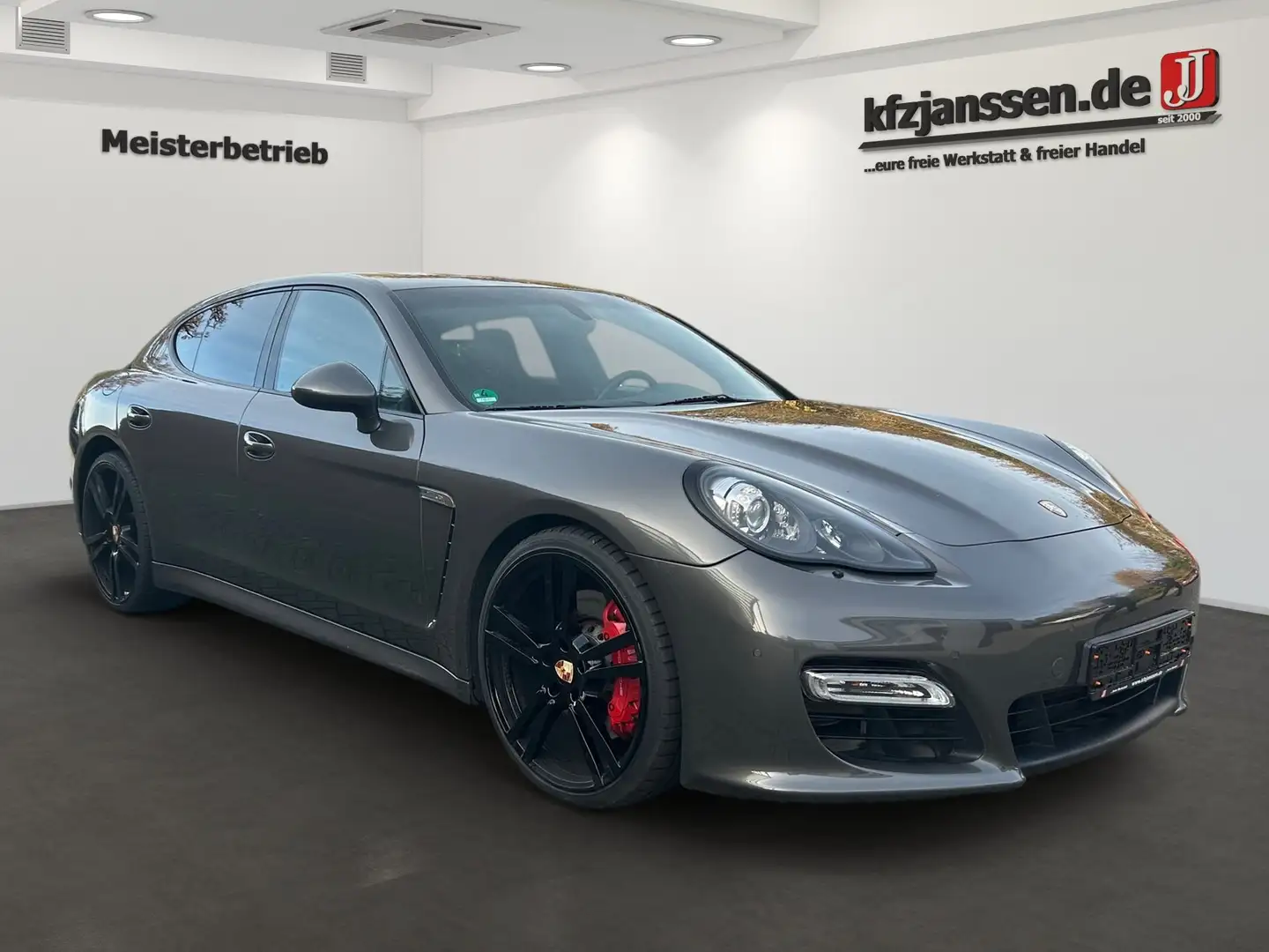 Porsche Panamera GTS Grey - 2