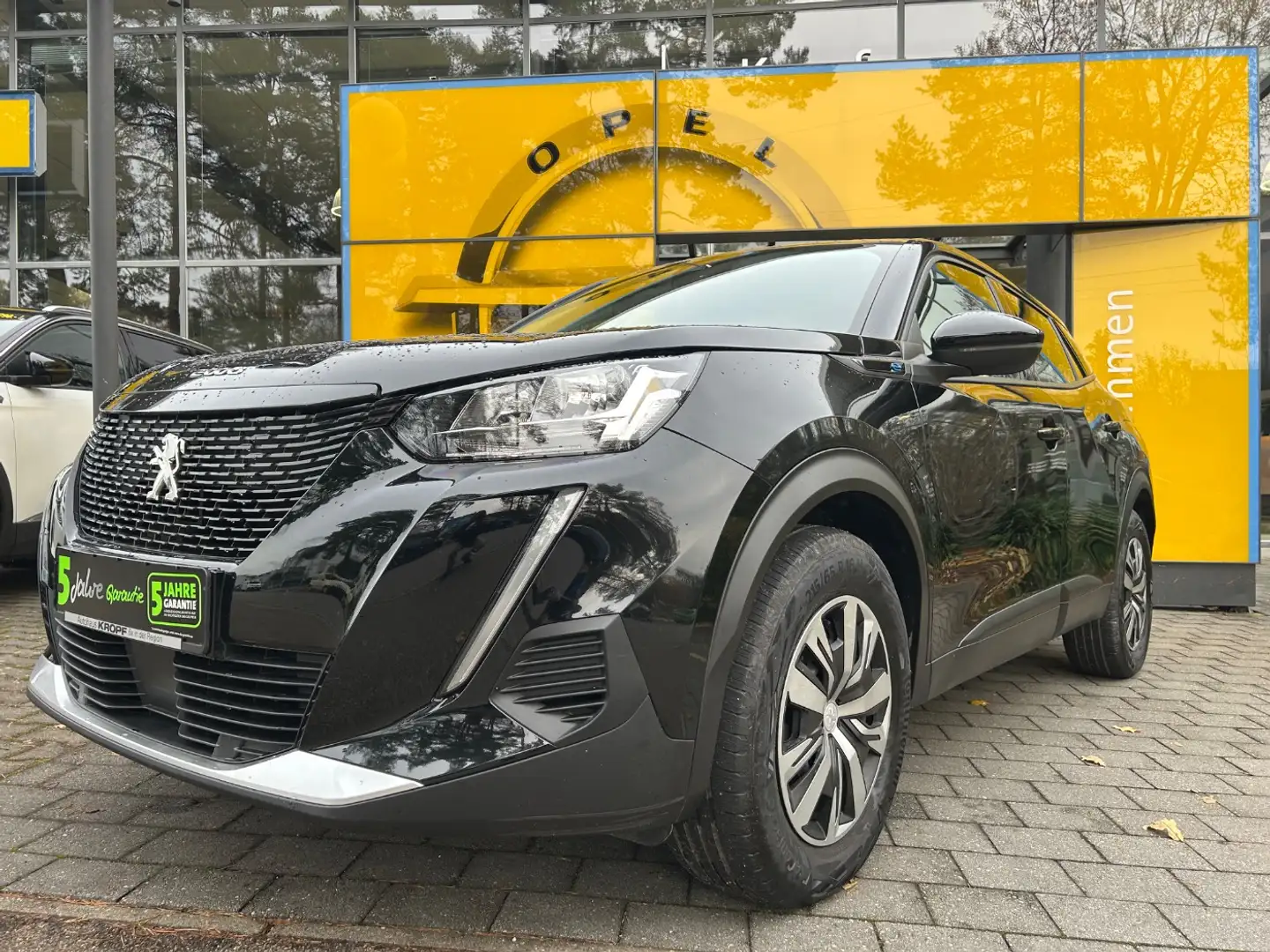 Peugeot 2008 (e) Active *8-FACH*Sitzheizung,Parkpilot, Schwarz - 2