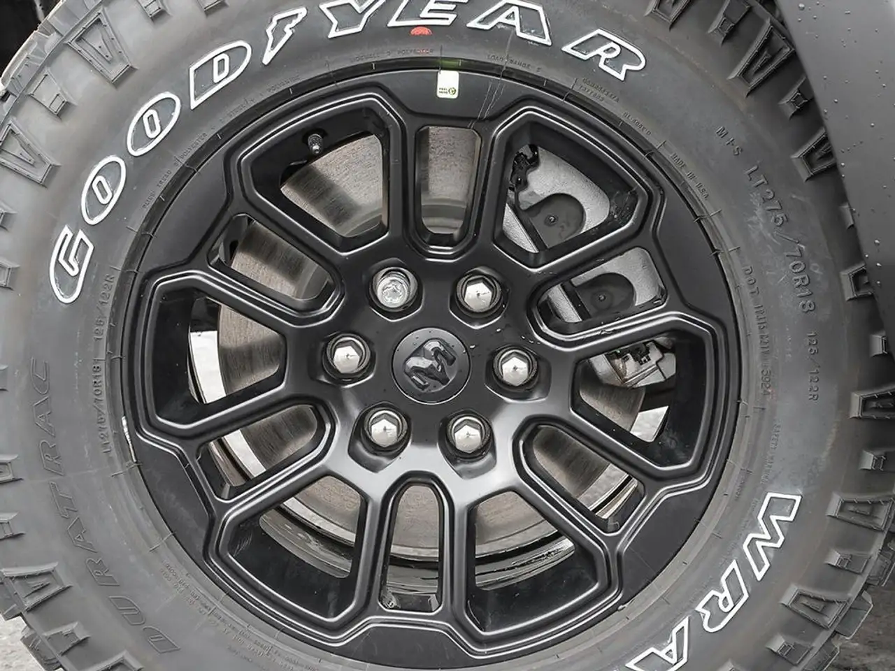 RAM 1500 снимка RAM 1500