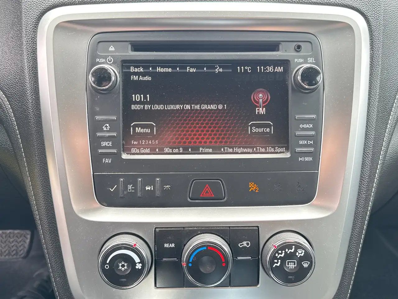 GMC Acadia снимка GMC Acadia