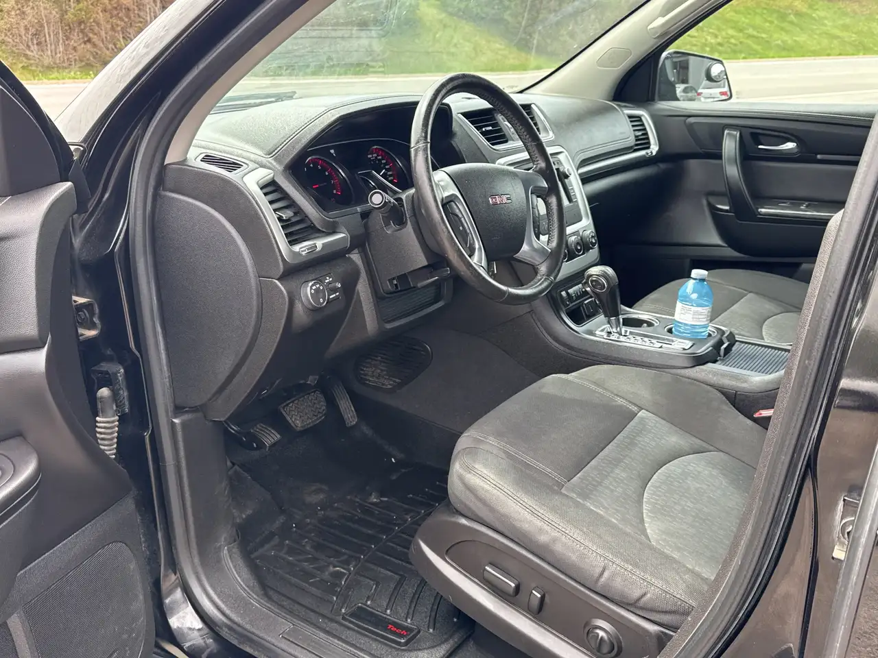GMC Acadia снимка GMC Acadia