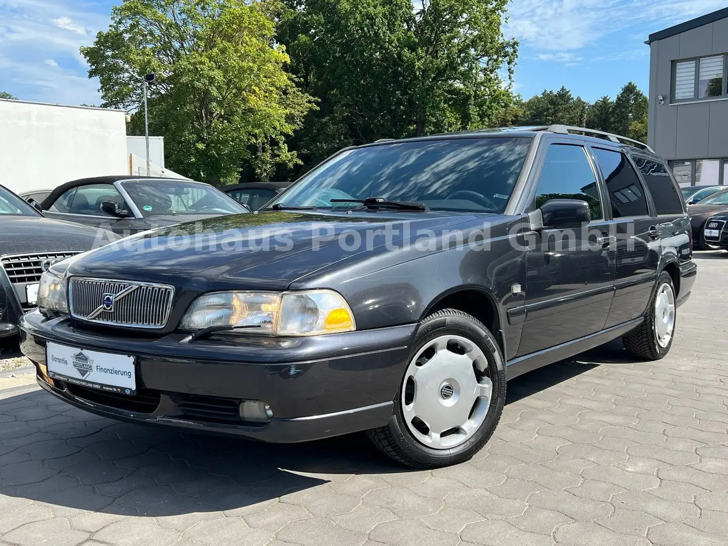 Volvo V70 2.5/SHZ/S-Dach/Klima/AHK/ZR 24 Neu Schwarz - 2