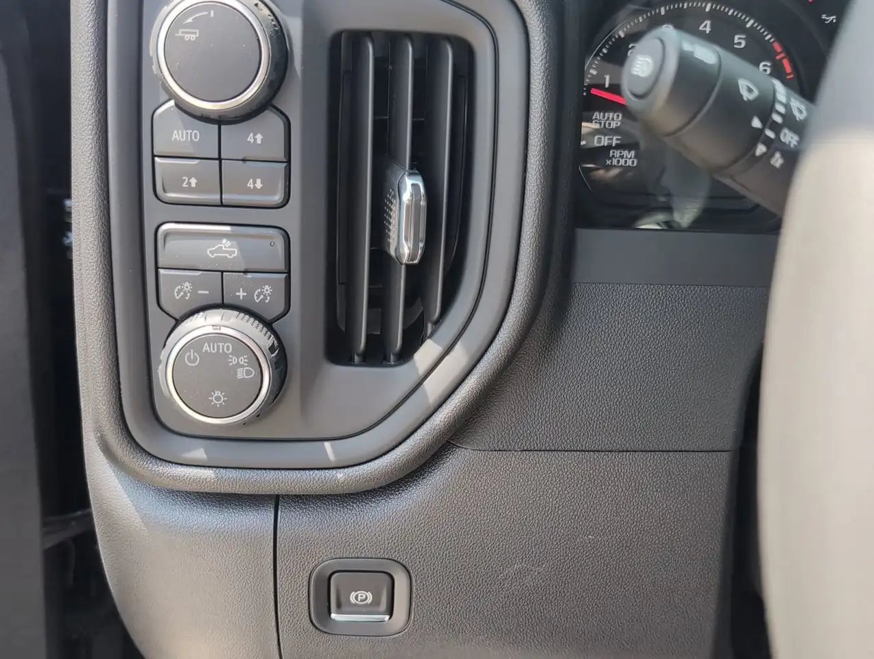 Chevrolet Silverado 1500 снимка Chevrolet Silverado 1500