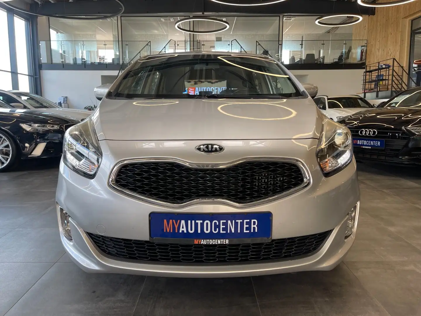 Kia Carens Edition *NAVI*LKHZ*PDC*TEMPOMAT* srebrna - 2
