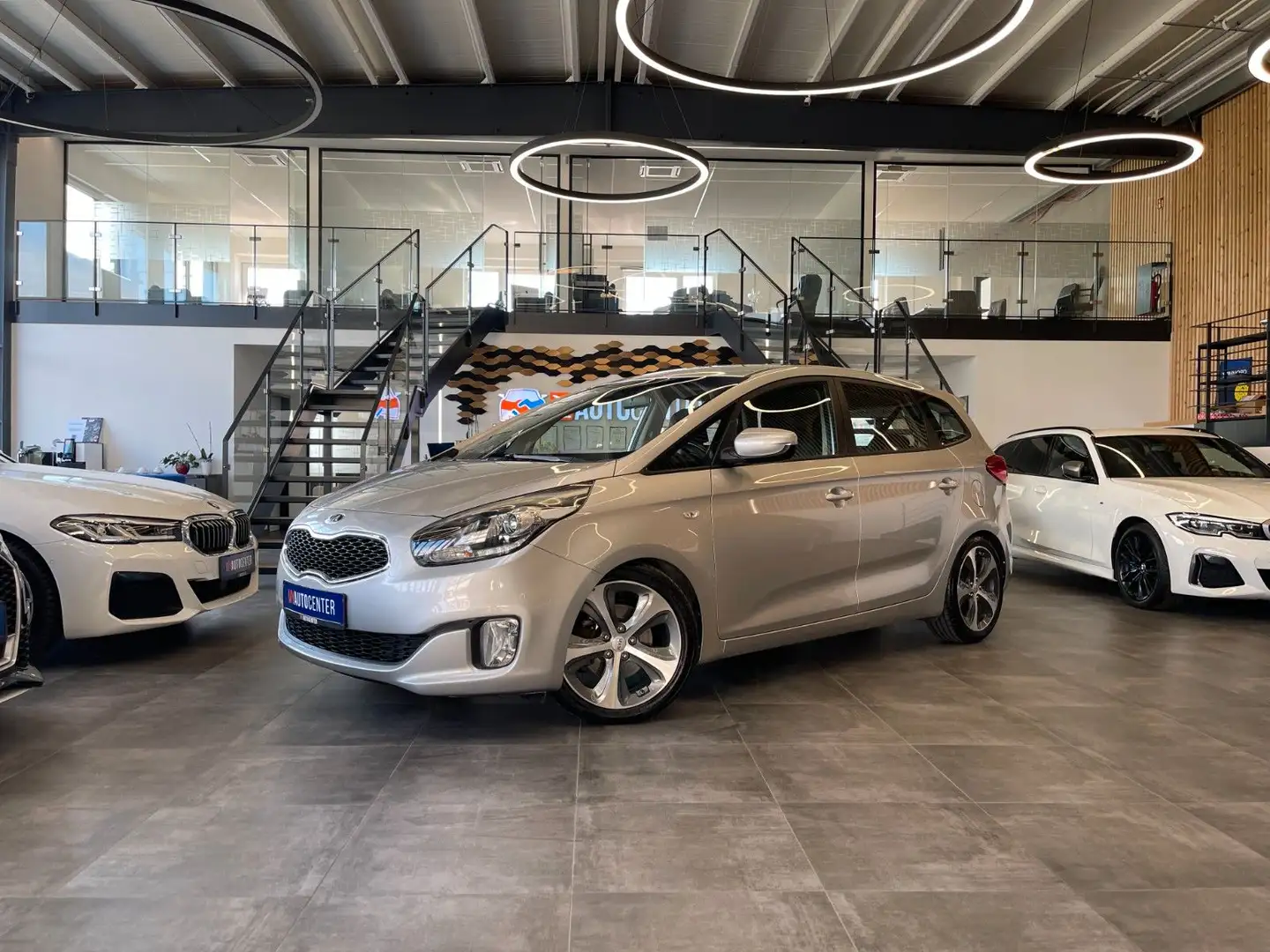 Kia Carens Edition *NAVI*LKHZ*PDC*TEMPOMAT* srebrna - 1