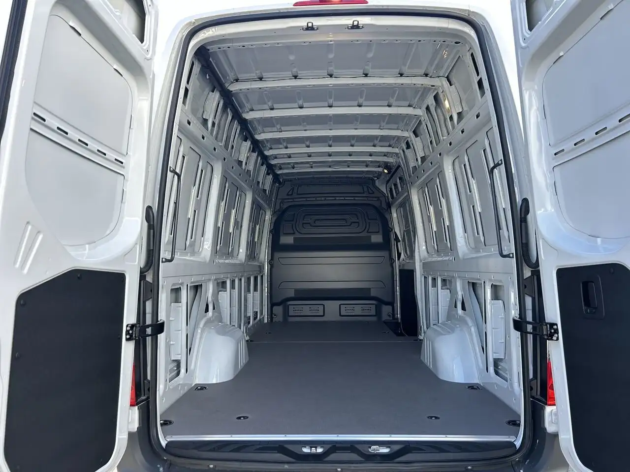 Mercedes-Benz eSprinter снимка Mercedes-Benz eSprinter