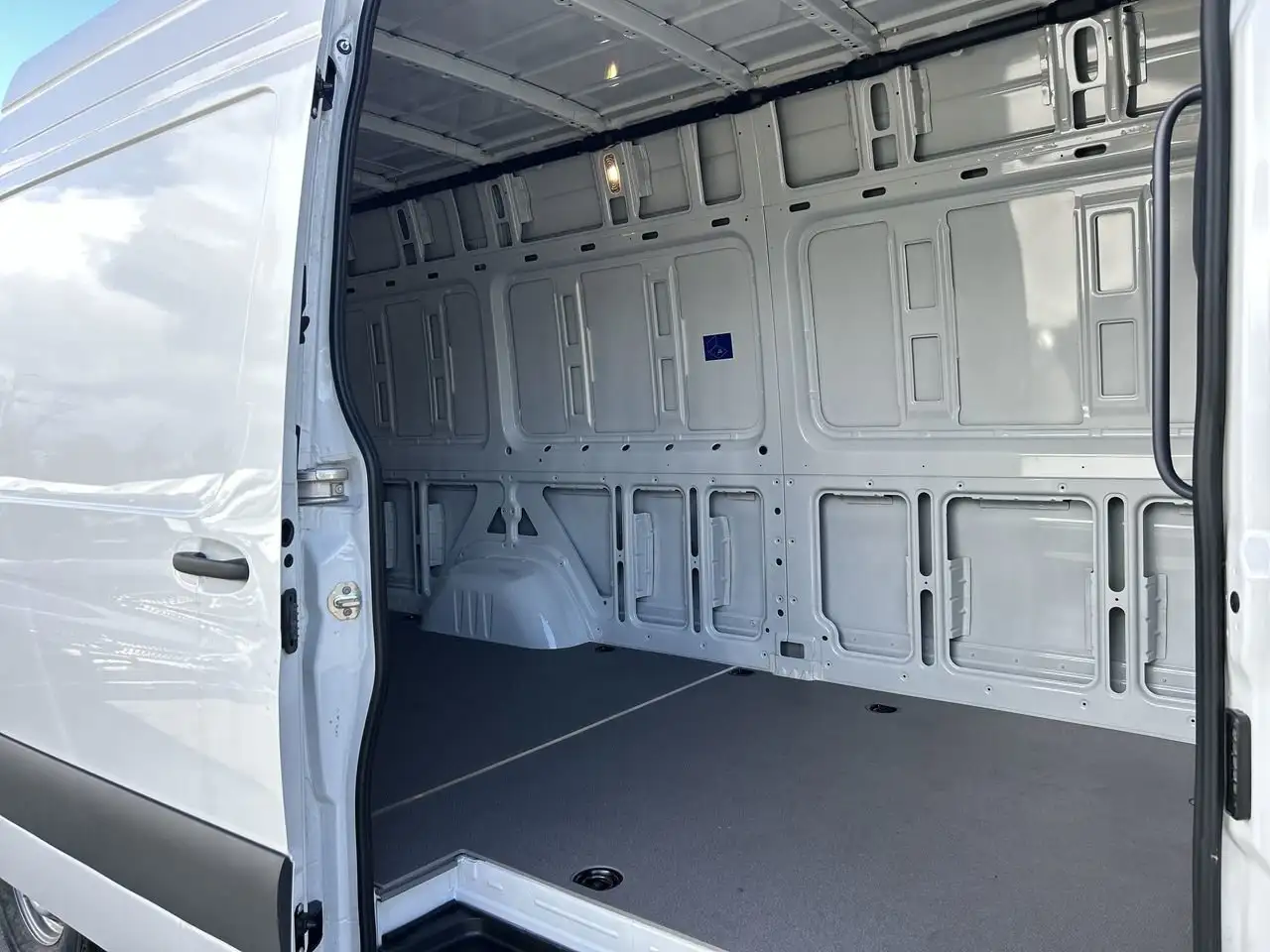 Mercedes-Benz eSprinter снимка Mercedes-Benz eSprinter