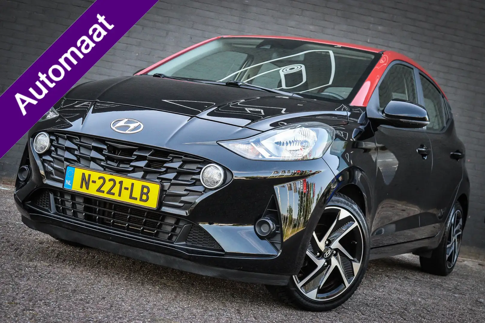 Hyundai i10 1.0 Comfort Smart 5-zits Nieuw binnen; Jouw drooma Zwart - 1