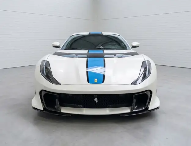 Ferrari 812 Deportivo Automático de 2 Puertas