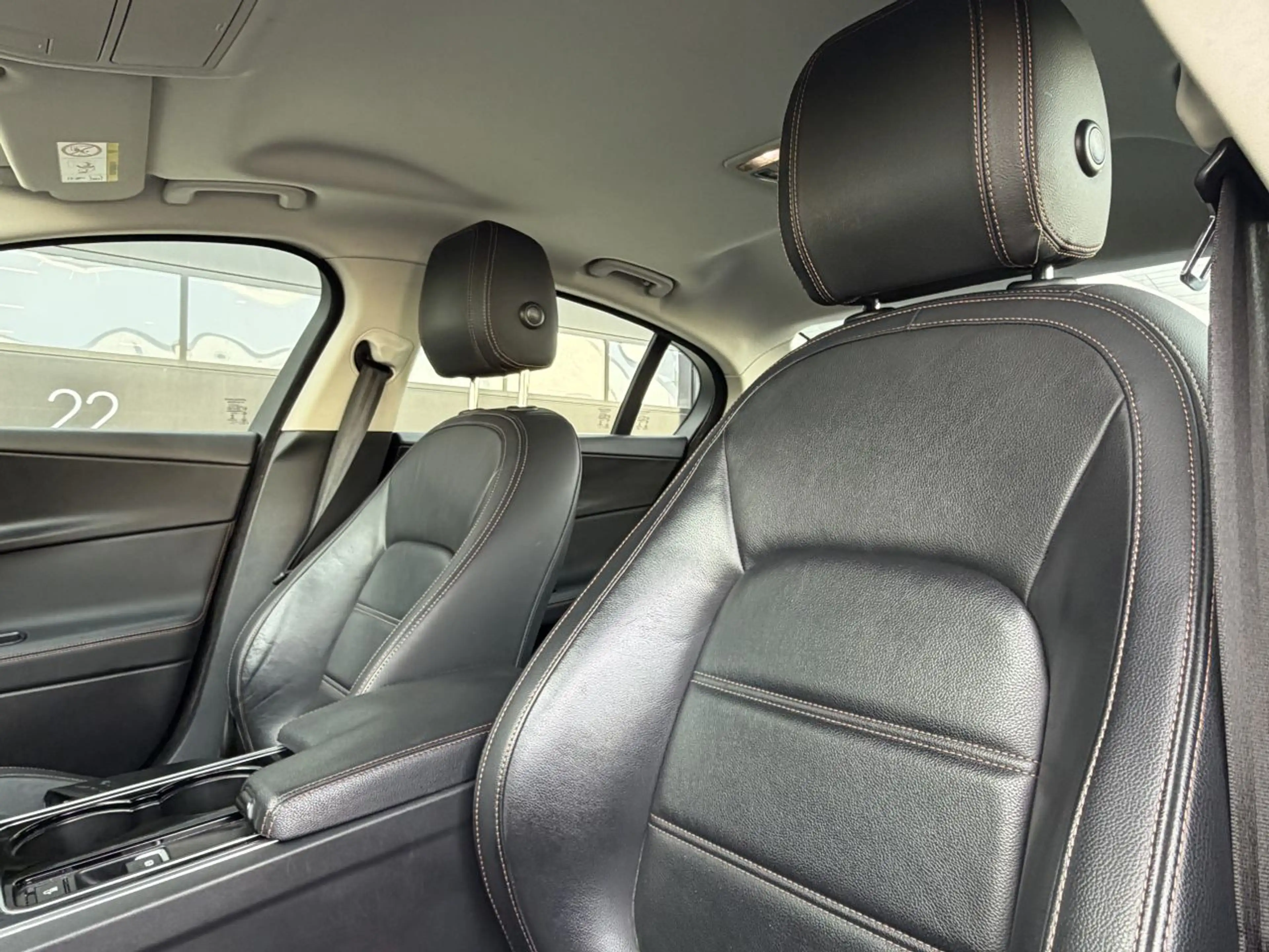 Jaguar XE 2.0 D Portolio Camera Leer Clima EURO-6 — photo 8