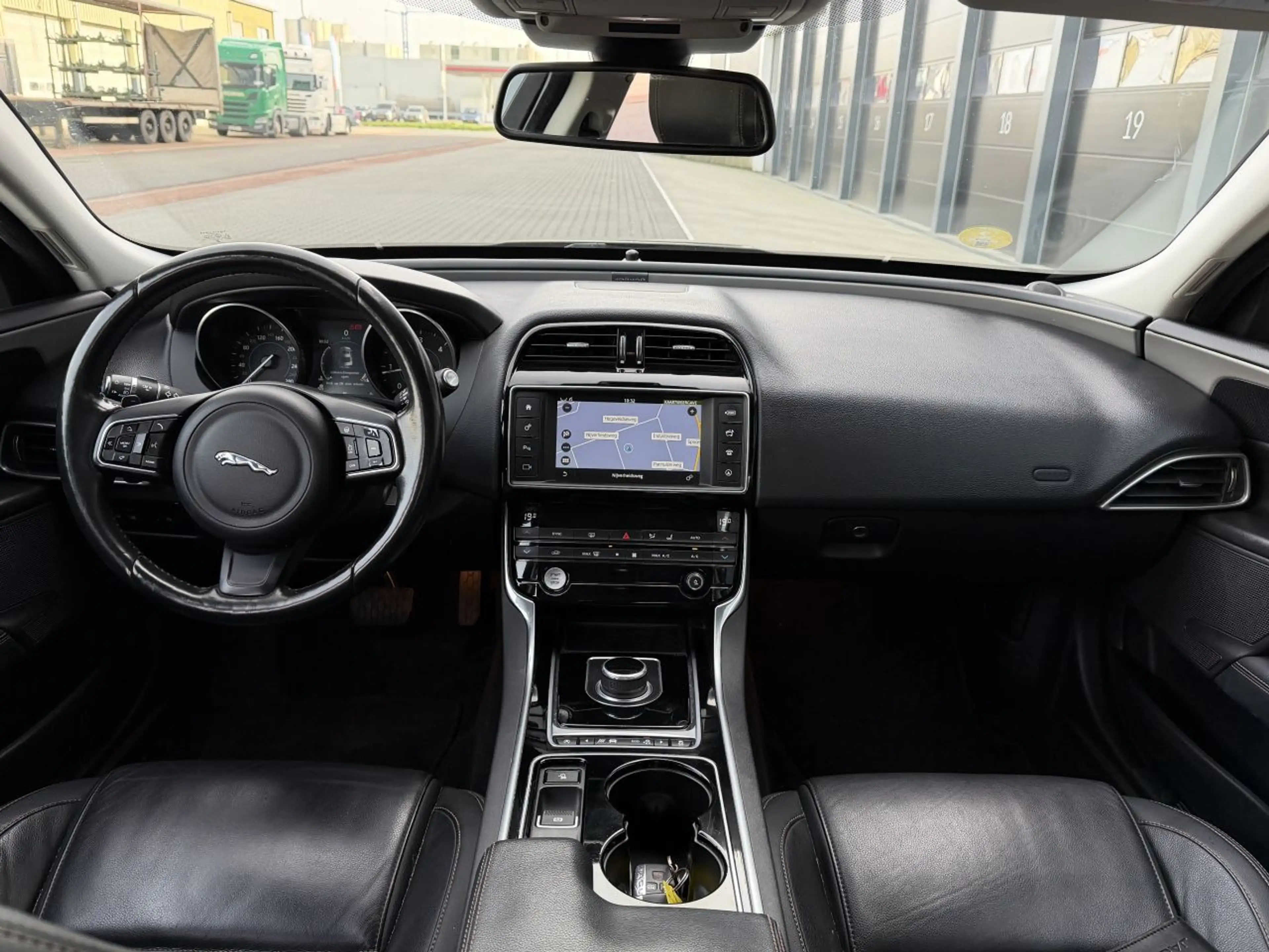 Jaguar XE 2.0 D Portolio Camera Leer Clima EURO-6 — photo 7