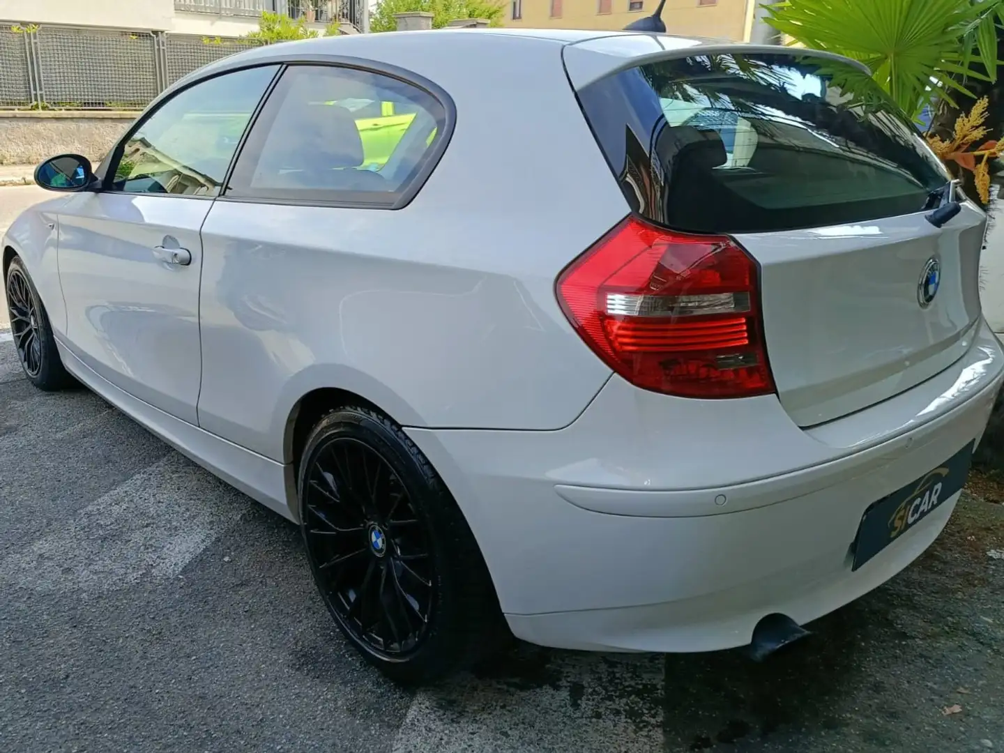 BMW 120 120d 3p Futura dpf Белый - 2