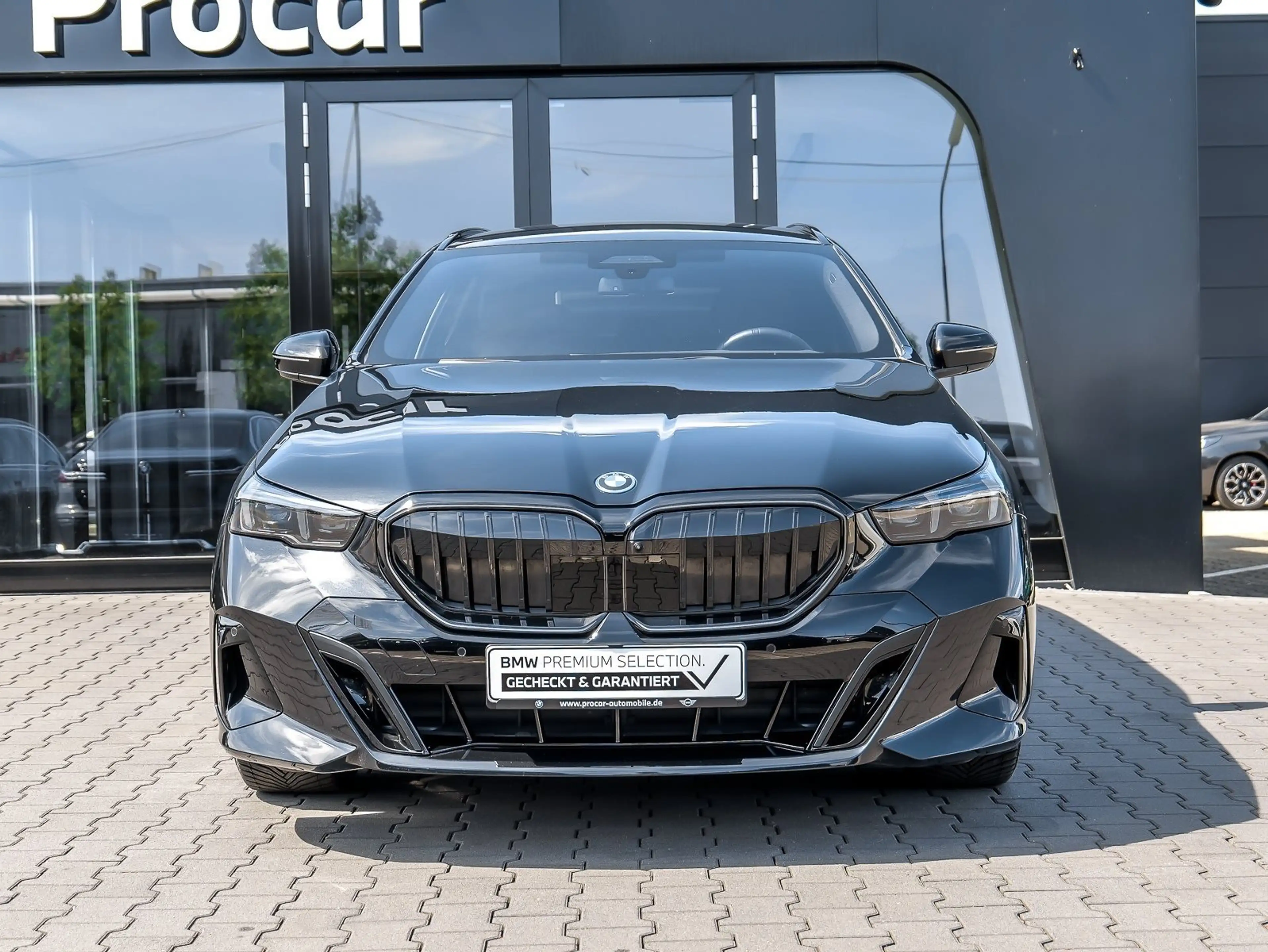 BMW 550 e xDrive Touring — photo 9