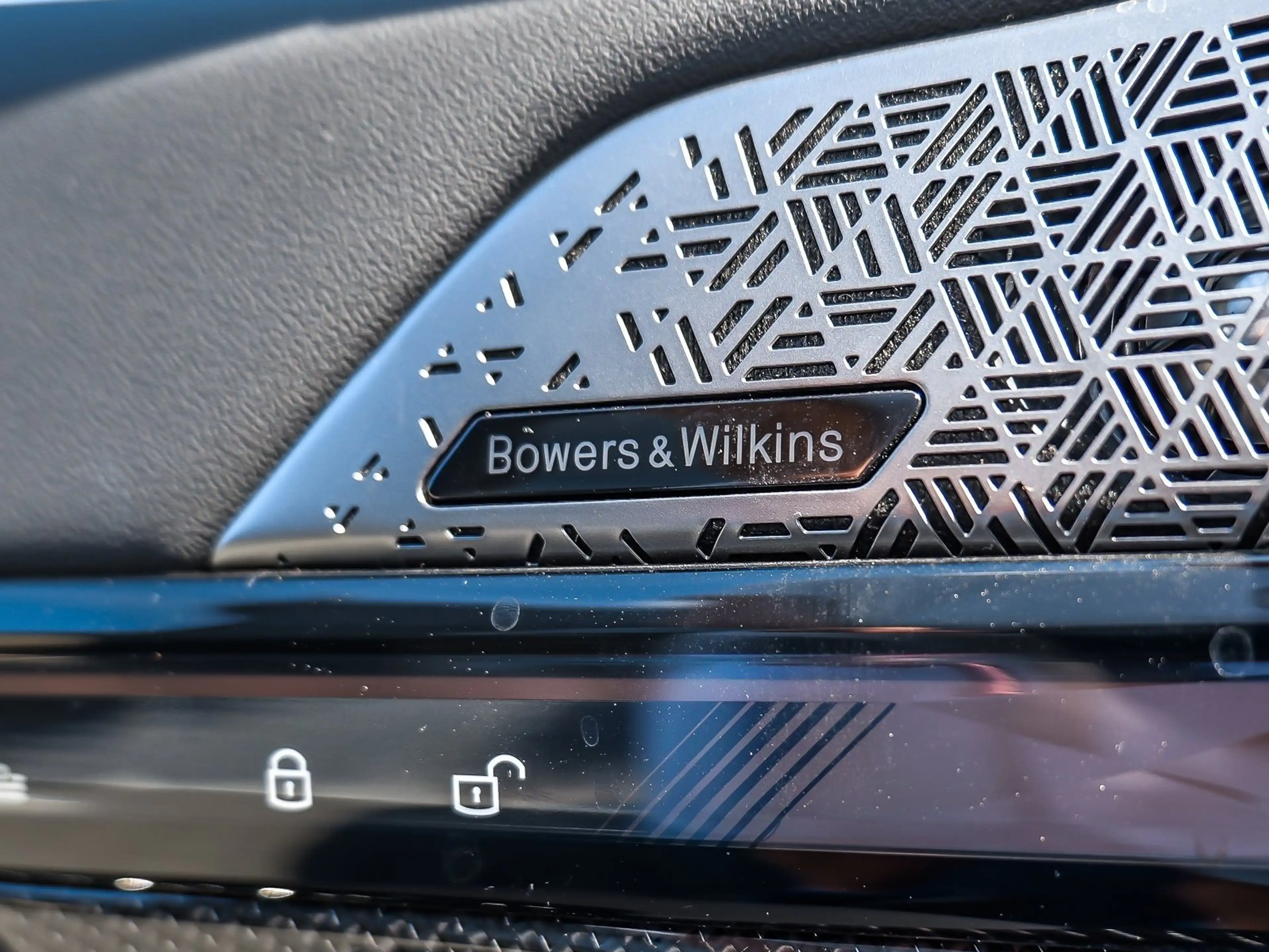 BMW 550 e xDrive Touring — photo 15
