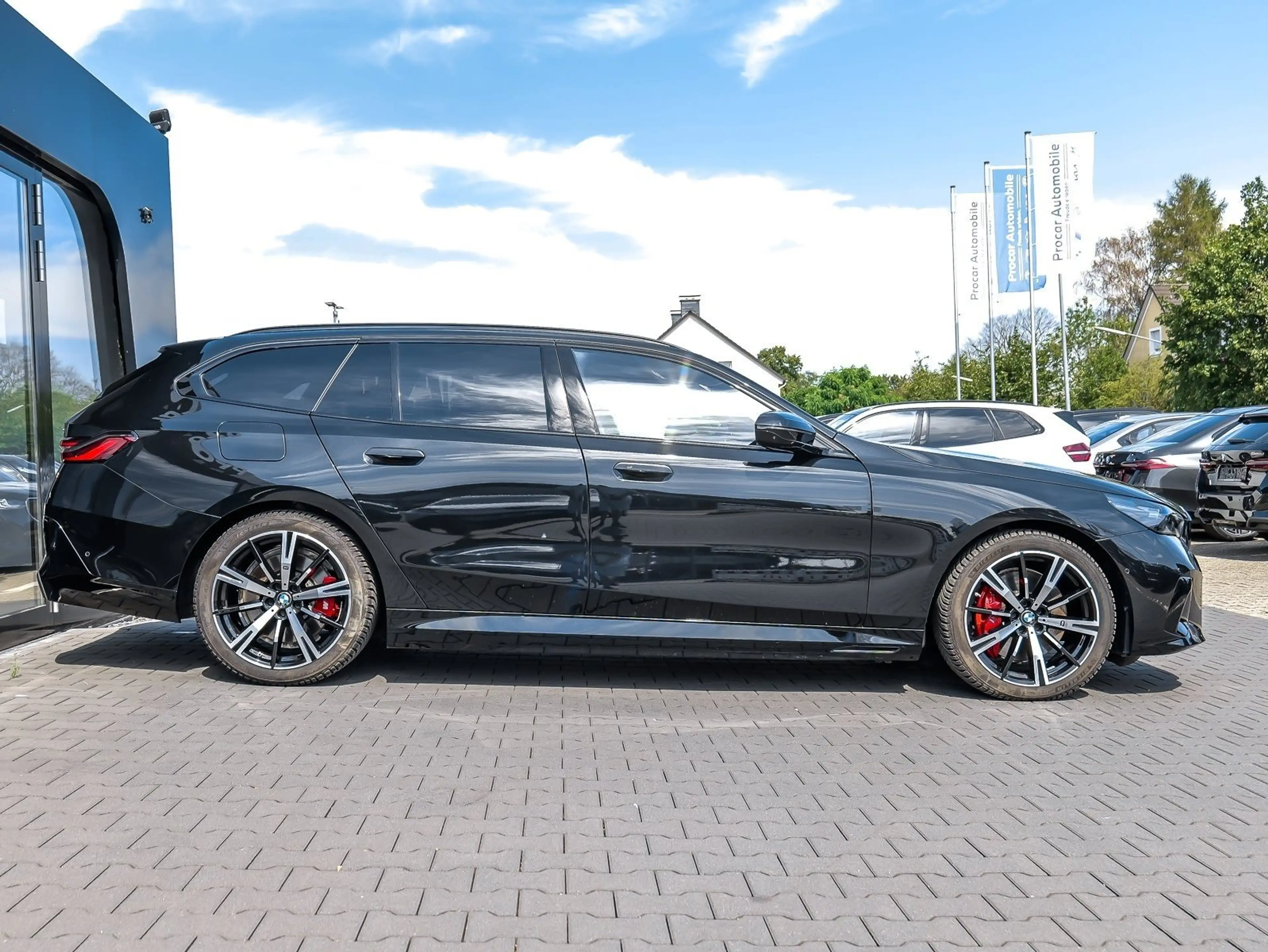 BMW 550 e xDrive Touring — photo 11