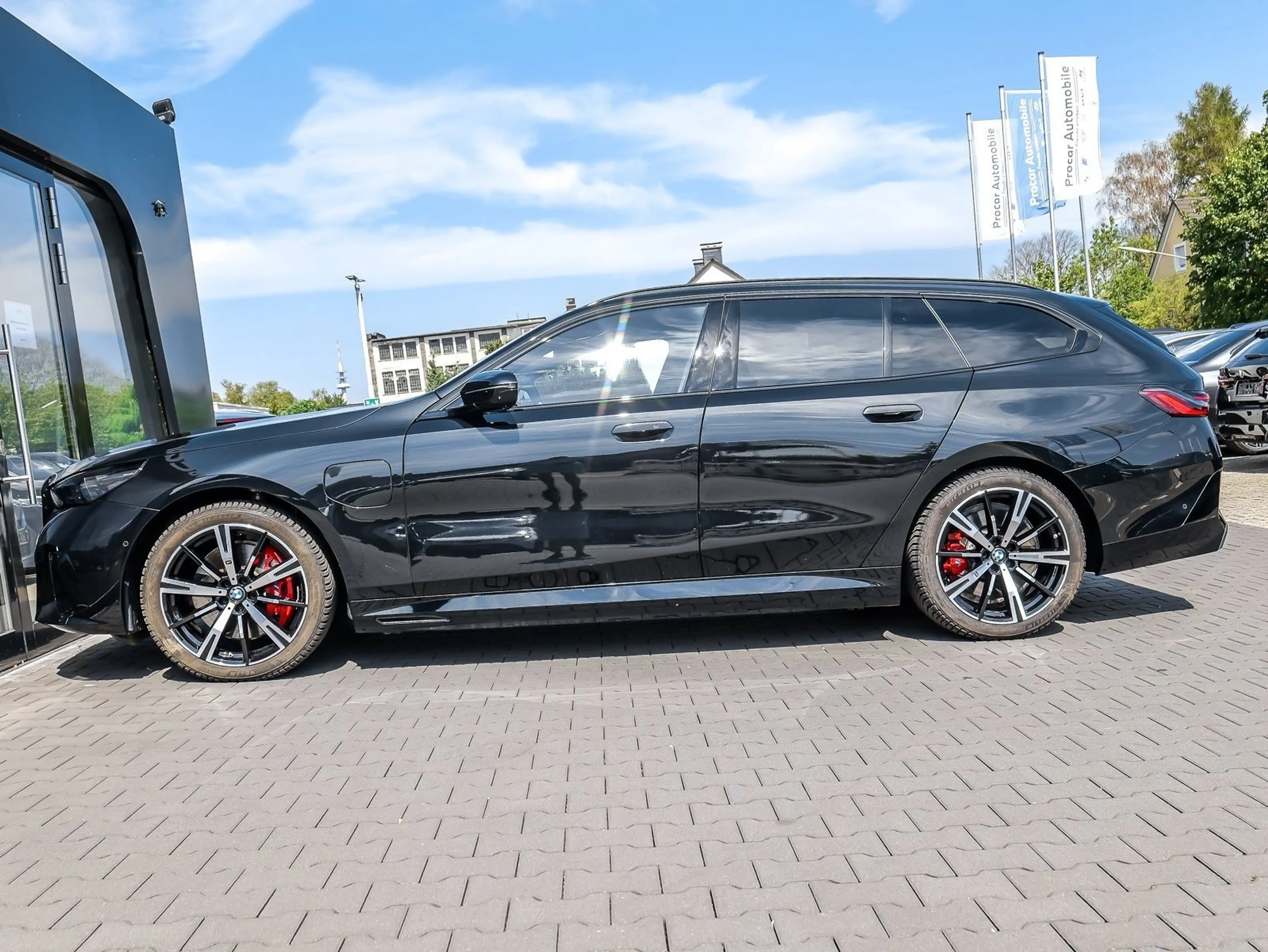 BMW 550 e xDrive Touring — photo 10