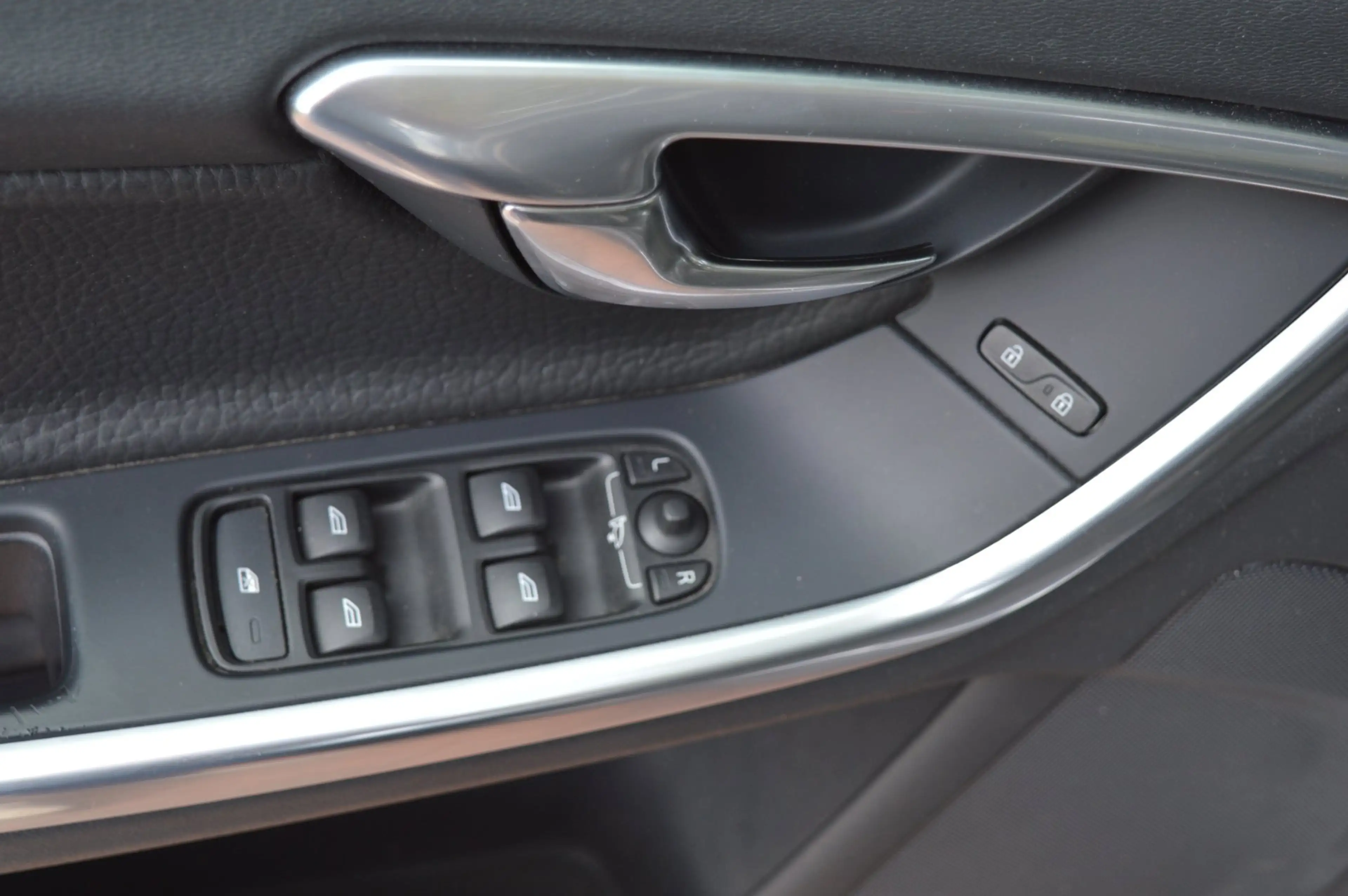 Volvo V60 2.0T Summum Navi/leer/schuifdak/camera — photo 11