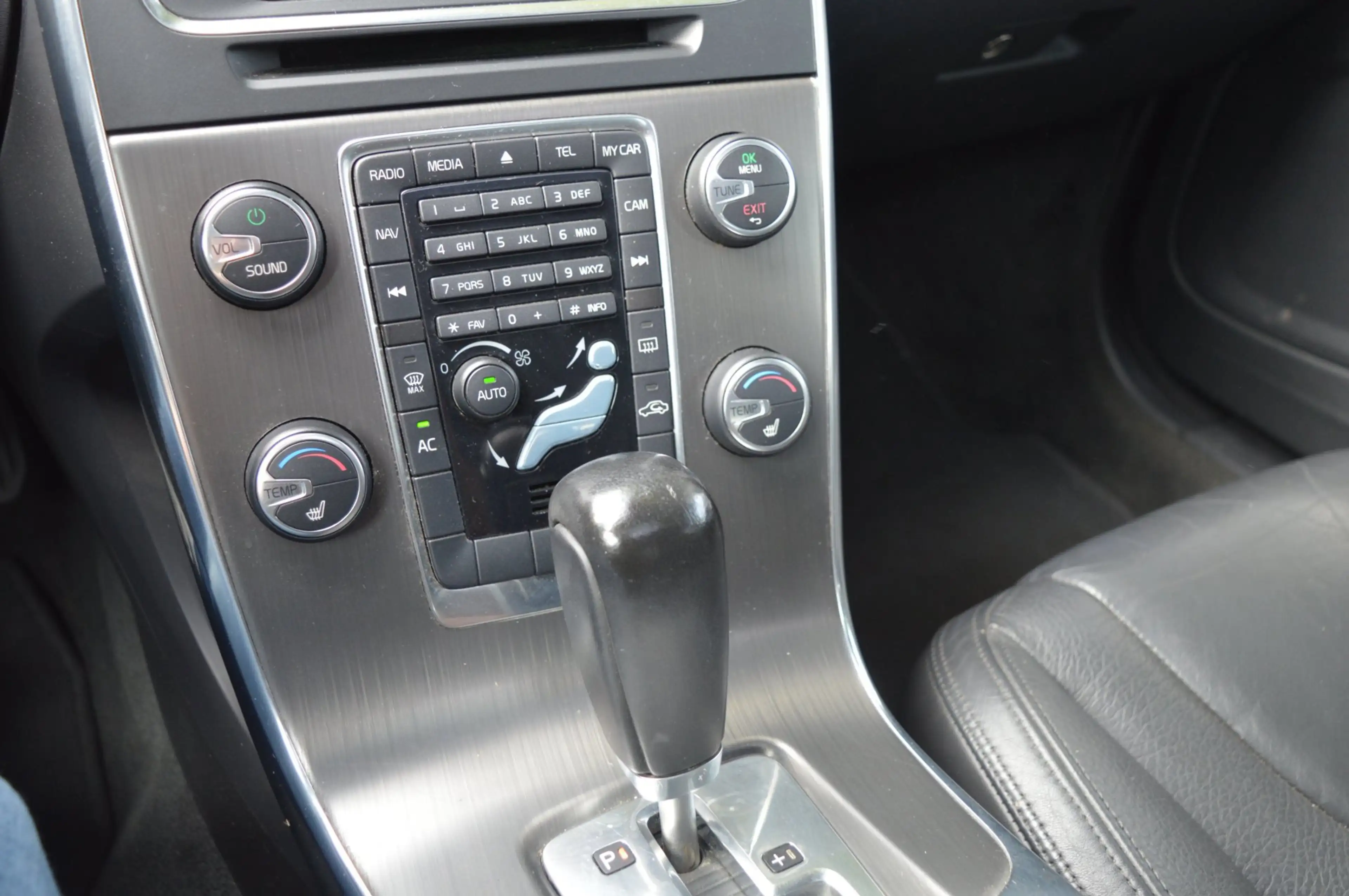 Volvo V60 2.0T Summum Navi/leer/schuifdak/camera — photo 12