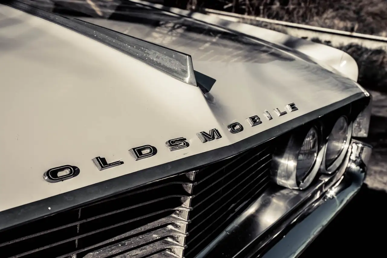 Oldsmobile *** V8 / CLASSIC 98 / NINETY EIGHT / RADIO ***, foto 11