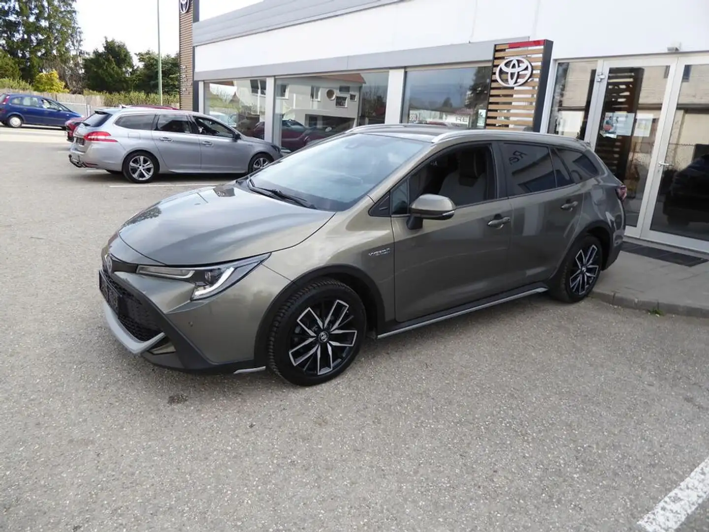 Toyota Corolla TS 1,8 Hybrid *TREK*MWST*AHK* Braun - 2