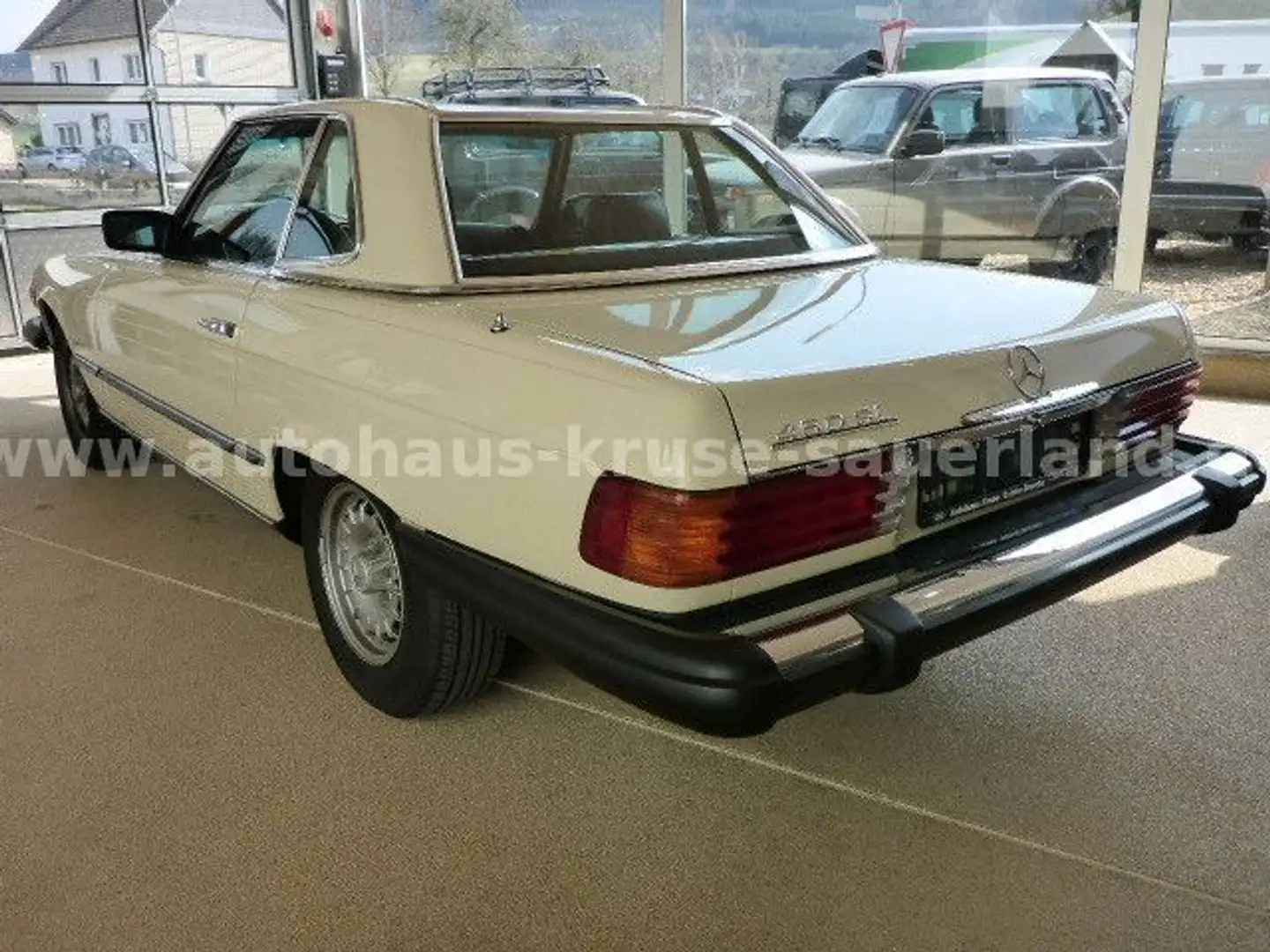 Mercedes-Benz SL 450 (US-R107) Cabriolet mit Soft u. Hardtop Bej - 2